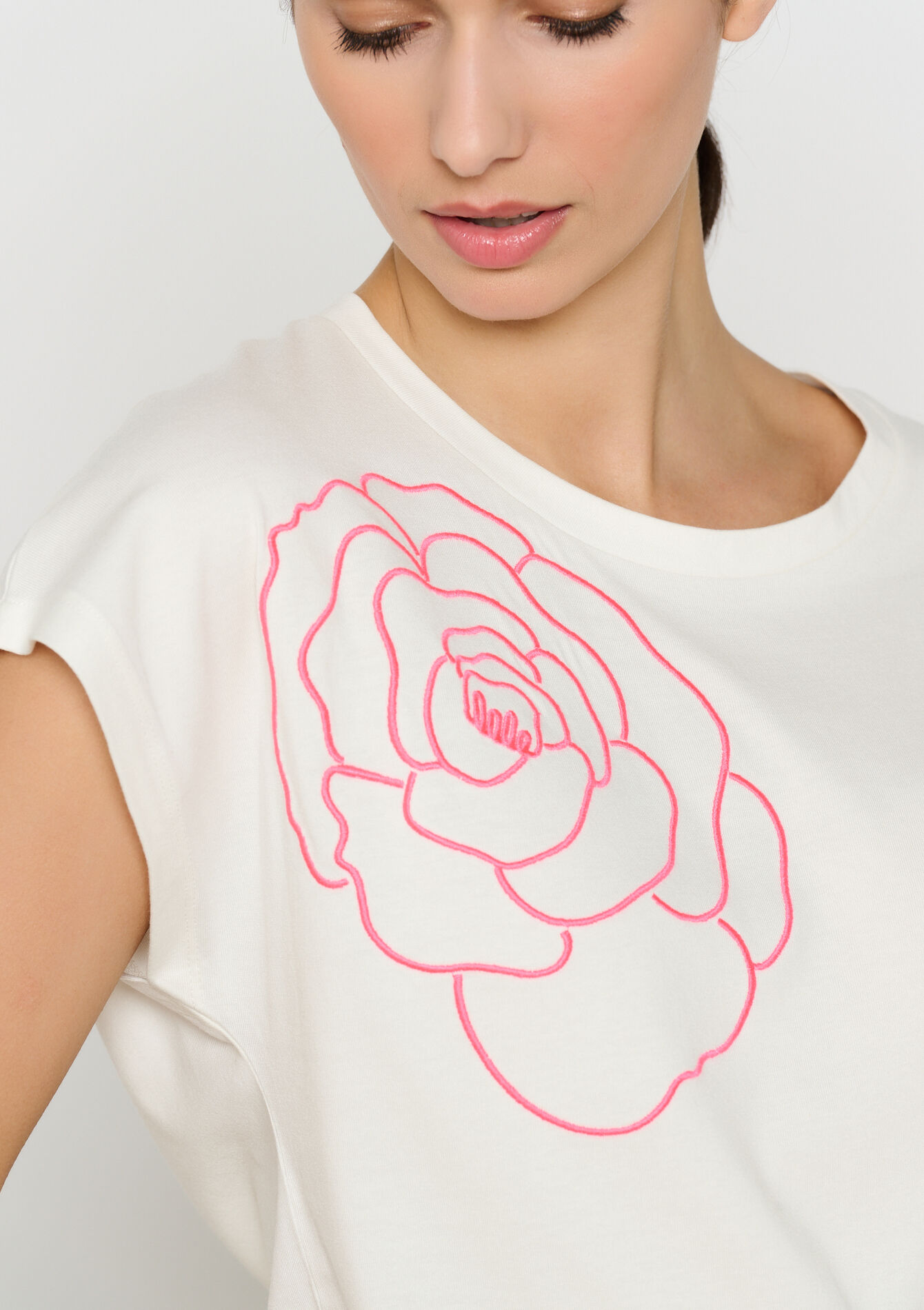T-shirt avec fleur brodée, undefined - OFFWHITE - undefined