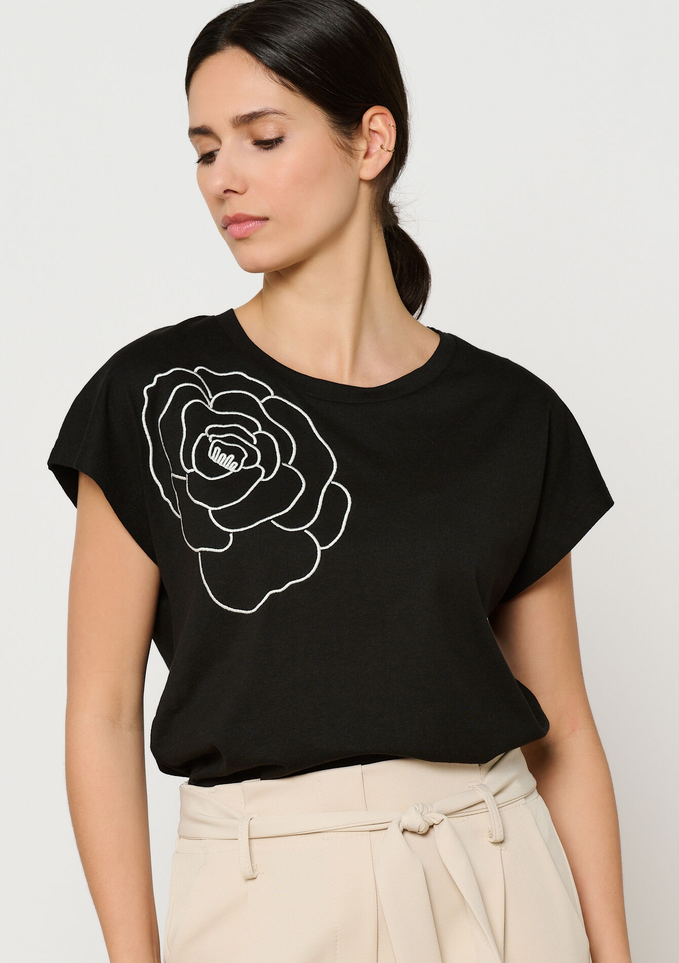 T-shirt avec fleur brodée, undefined - BLACK - undefined
