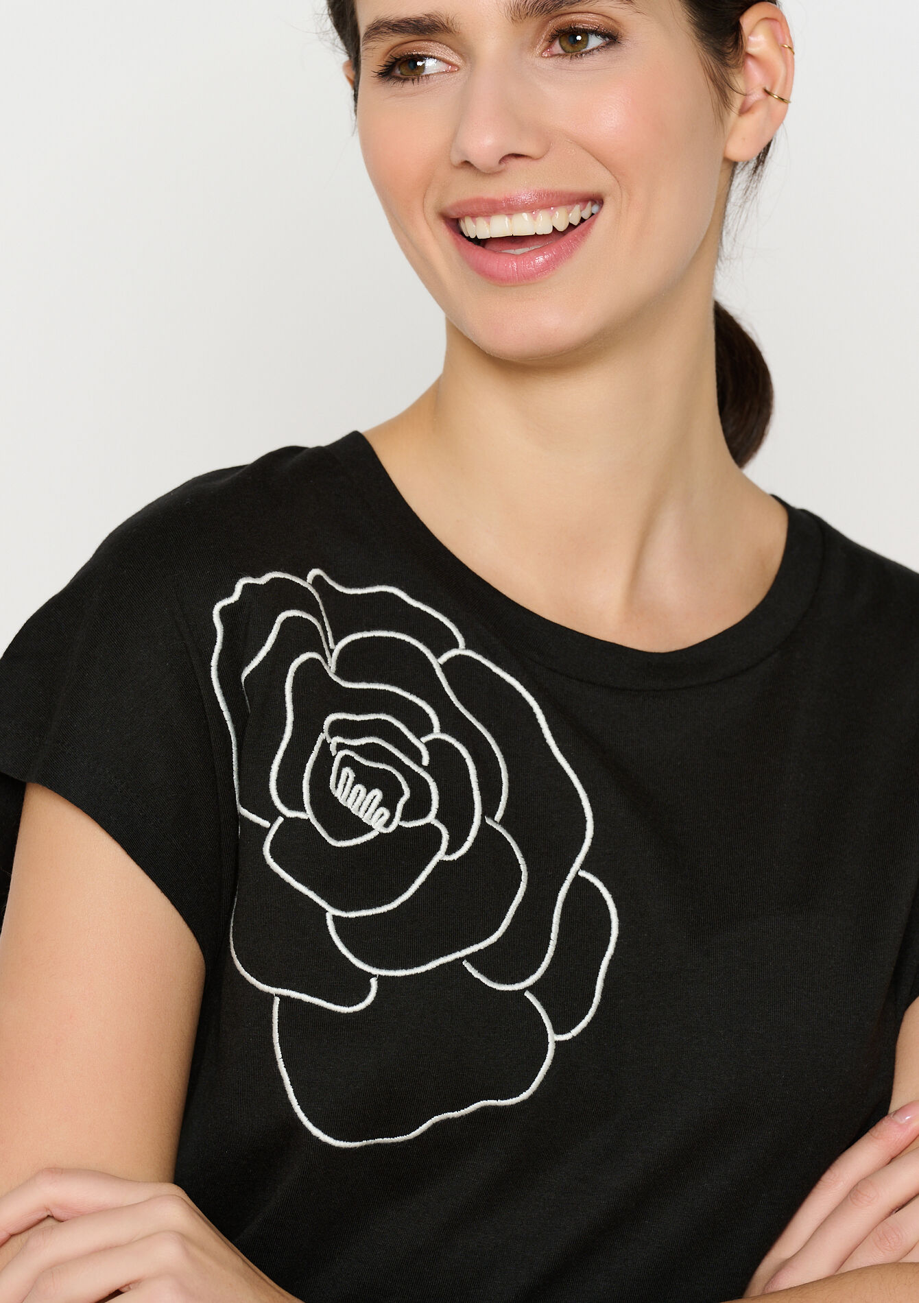 T-shirt avec fleur brodée, undefined - BLACK - undefined