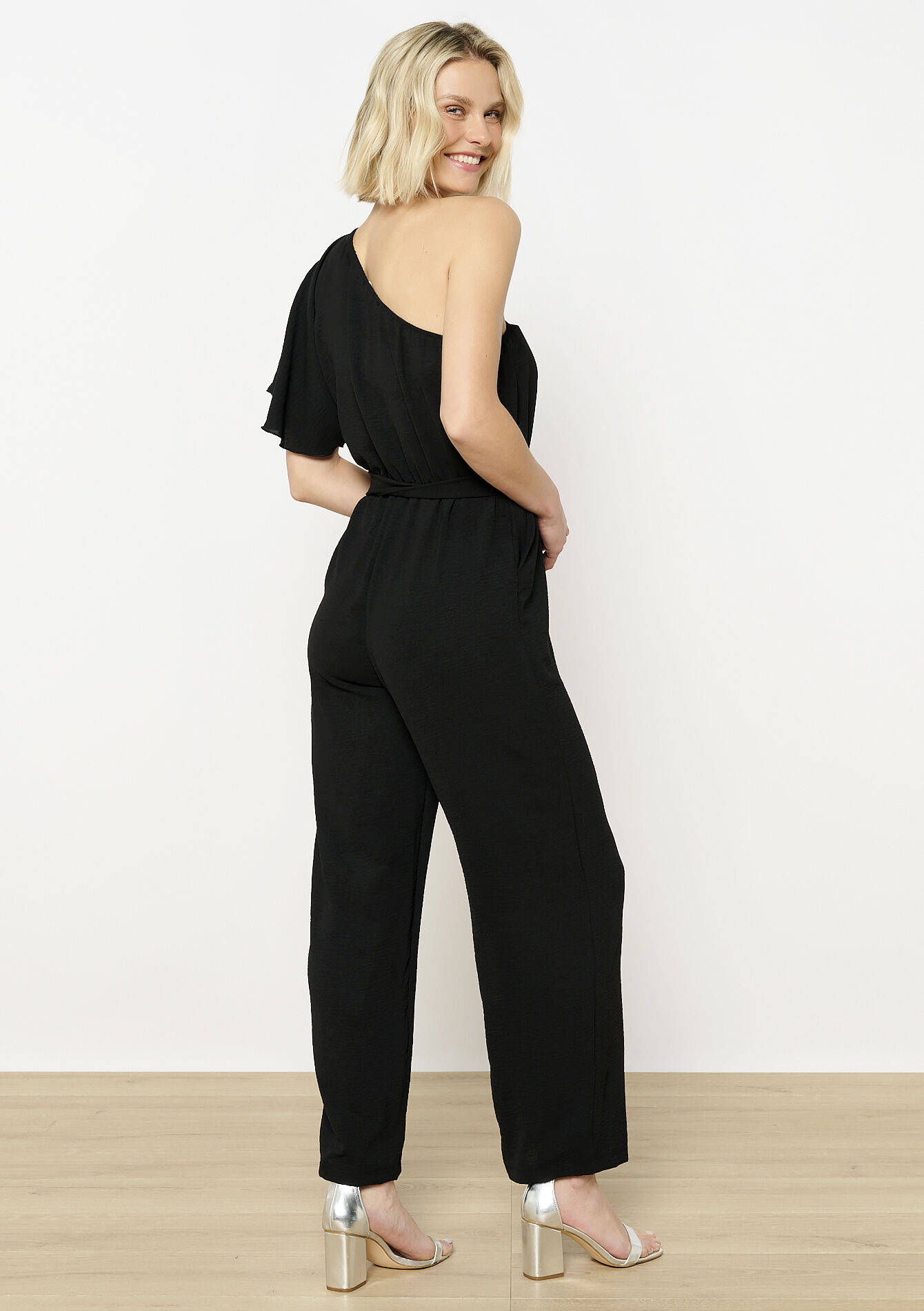Asymmetrische jumpsuit met volantmouw, Asymmetrische jumpsuit met volantmouw - BLACK - 06004621_1119