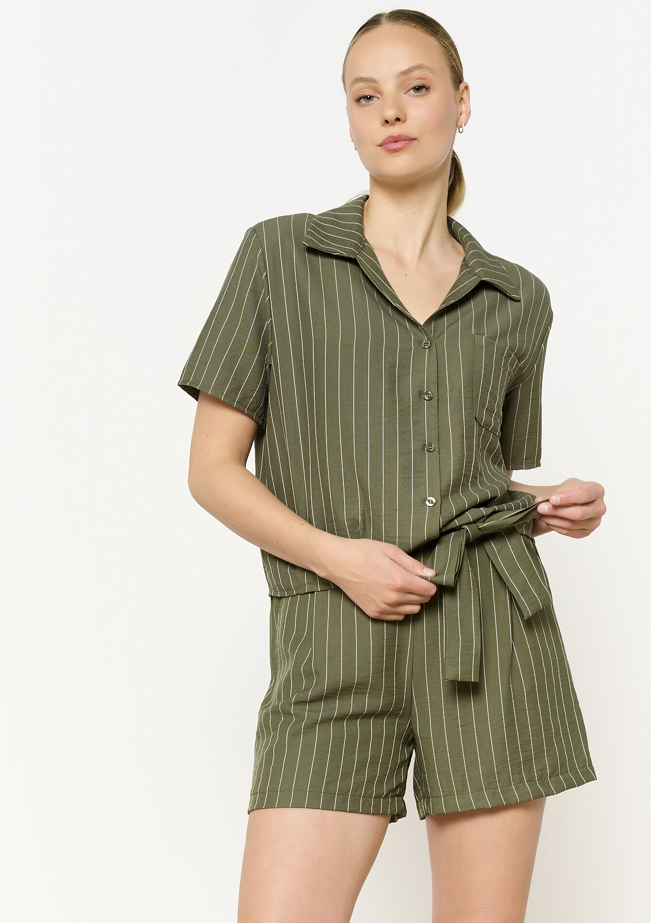 Short ceinturé à rayures, undefined - KHAKI MED - undefined