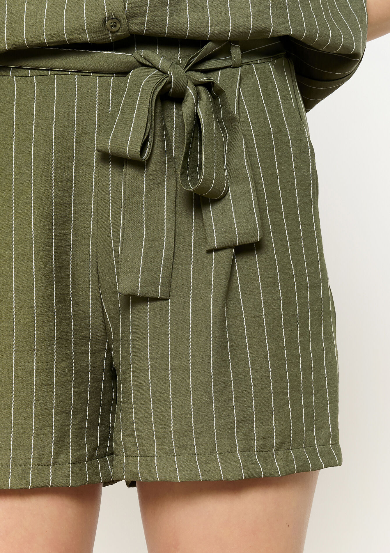 Short ceinturé à rayures, undefined - KHAKI MED - undefined