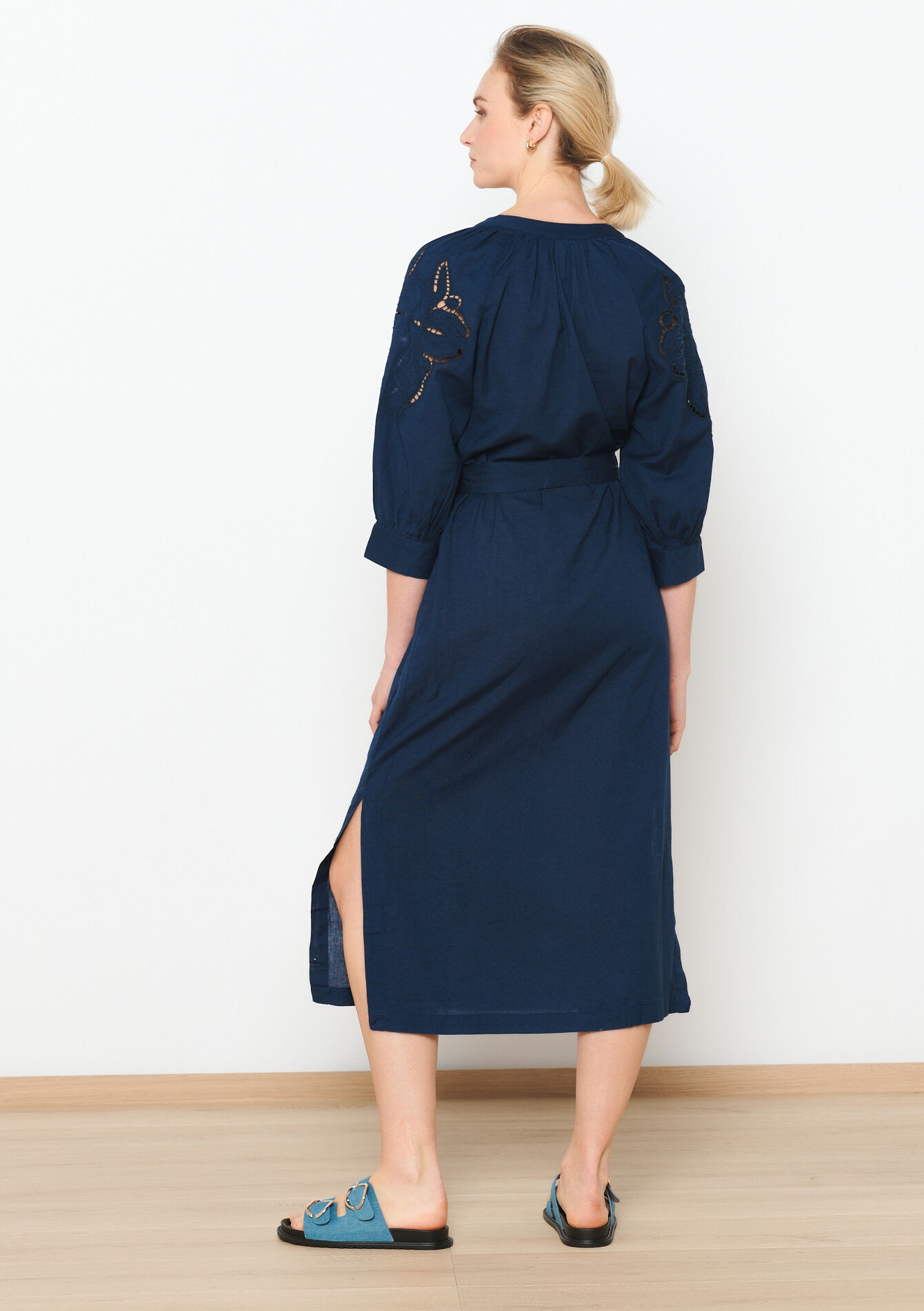 Robe mi-longue avec détail brodé, Robe mi-longue avec détail brodé - NAVY BASIC - 08602230_2723