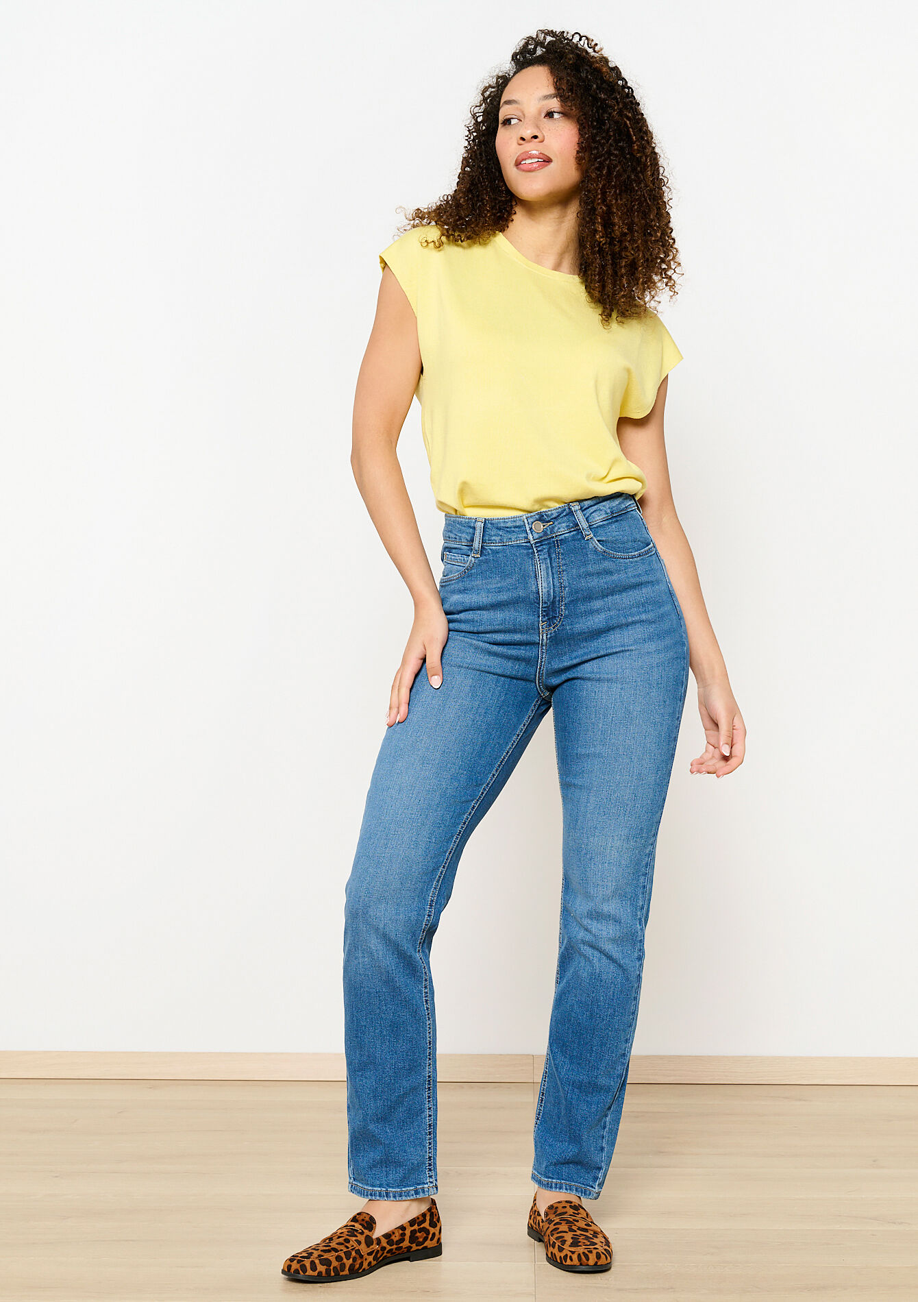 Hight waist straight leg jeans, Hight waist straight leg jeans - MEDIUM BLUE - 22000564_0500