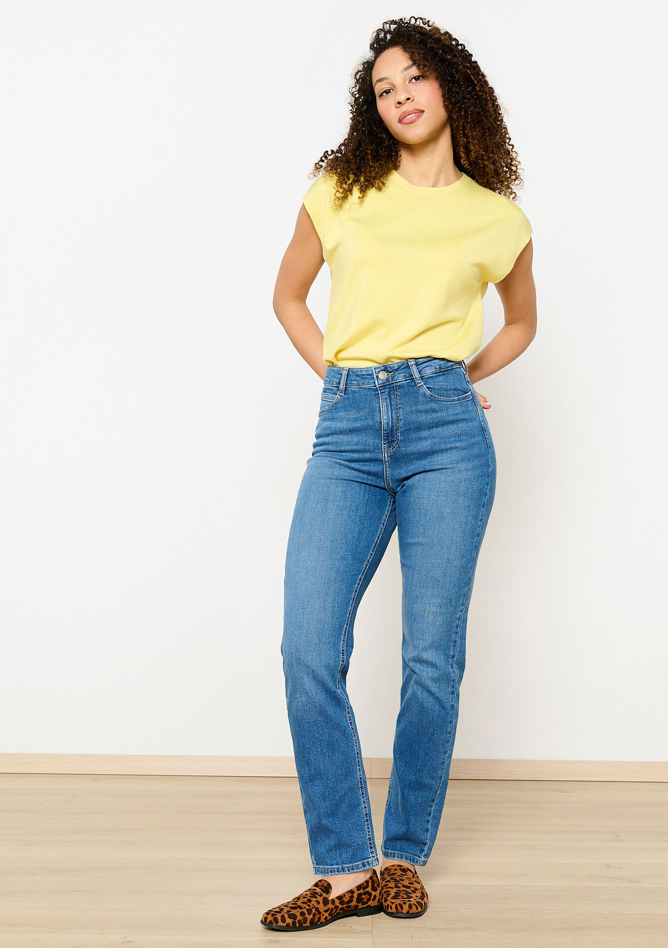 Hight waist straight leg jeans, Hight waist straight leg jeans - MEDIUM BLUE - 22000564_0500