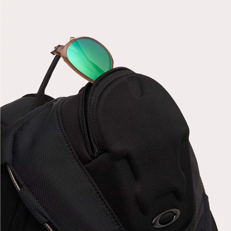 Oakley Bathroom Sink Backpack image number 5