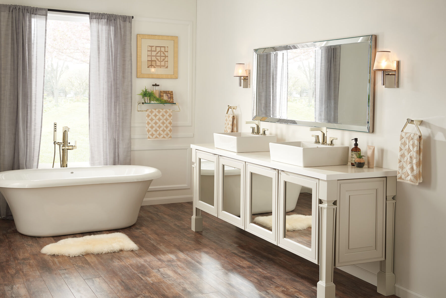 24" Towel Bar with Glass Shelf, image 1