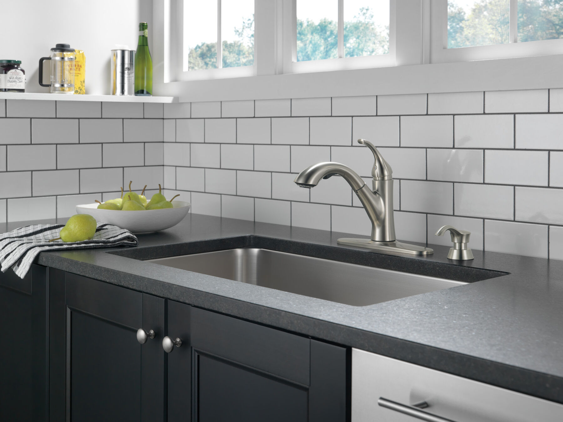 Single Handle Pull-Out Kitchen Faucet, image 2