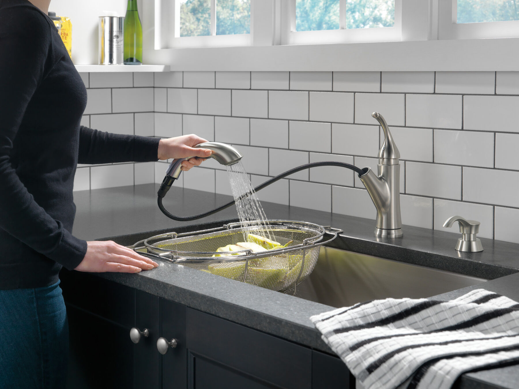 Single Handle Pull-Out Kitchen Faucet, image 4