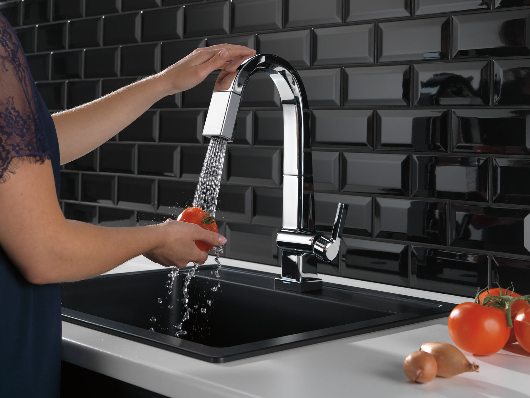 Single Handle Pull Down Bar/Prep Faucet With Touch<sub>2</sub>O Technology, image 3