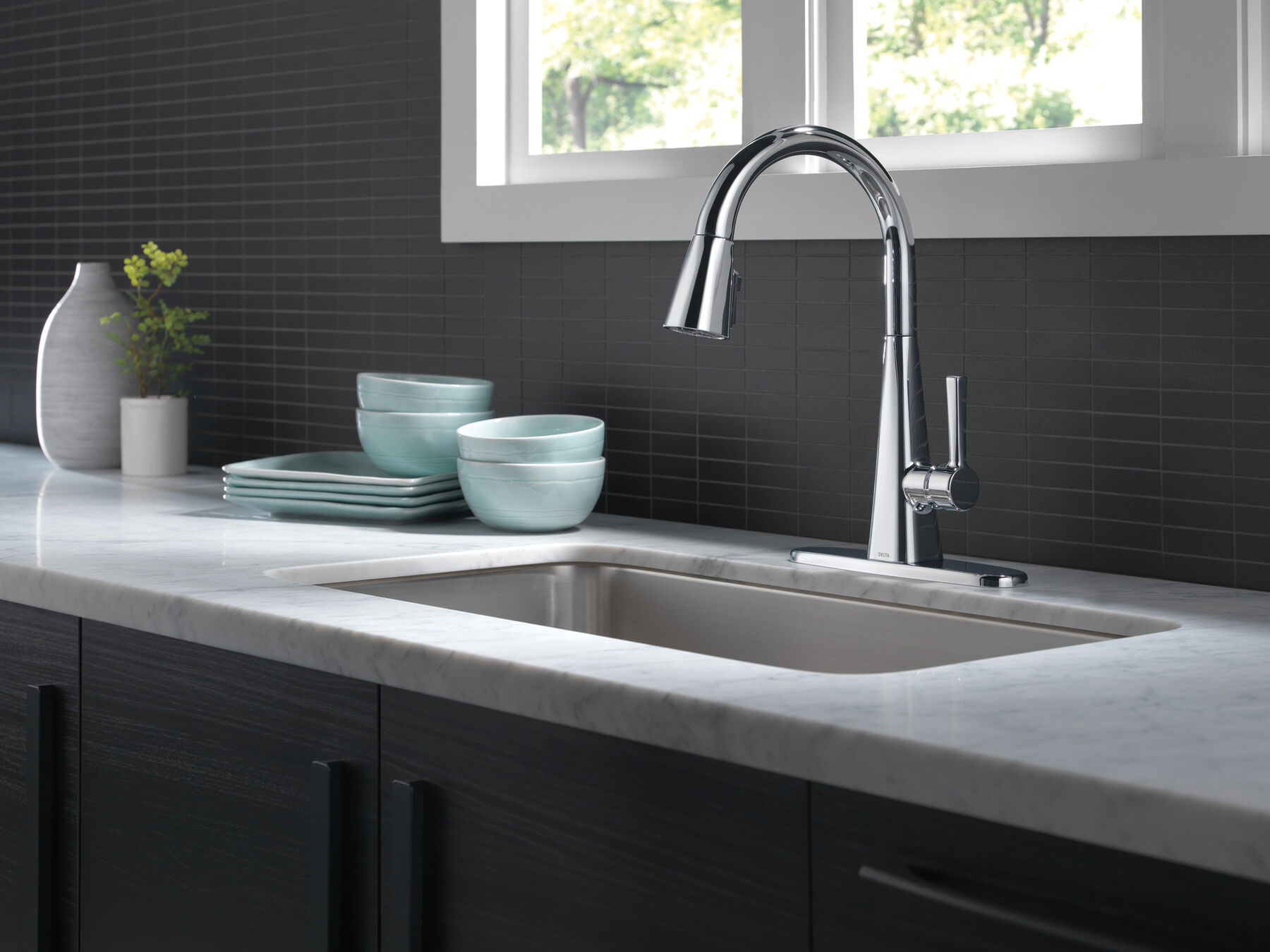 Single-Handle Pull-Down Kitchen Faucet, image 2