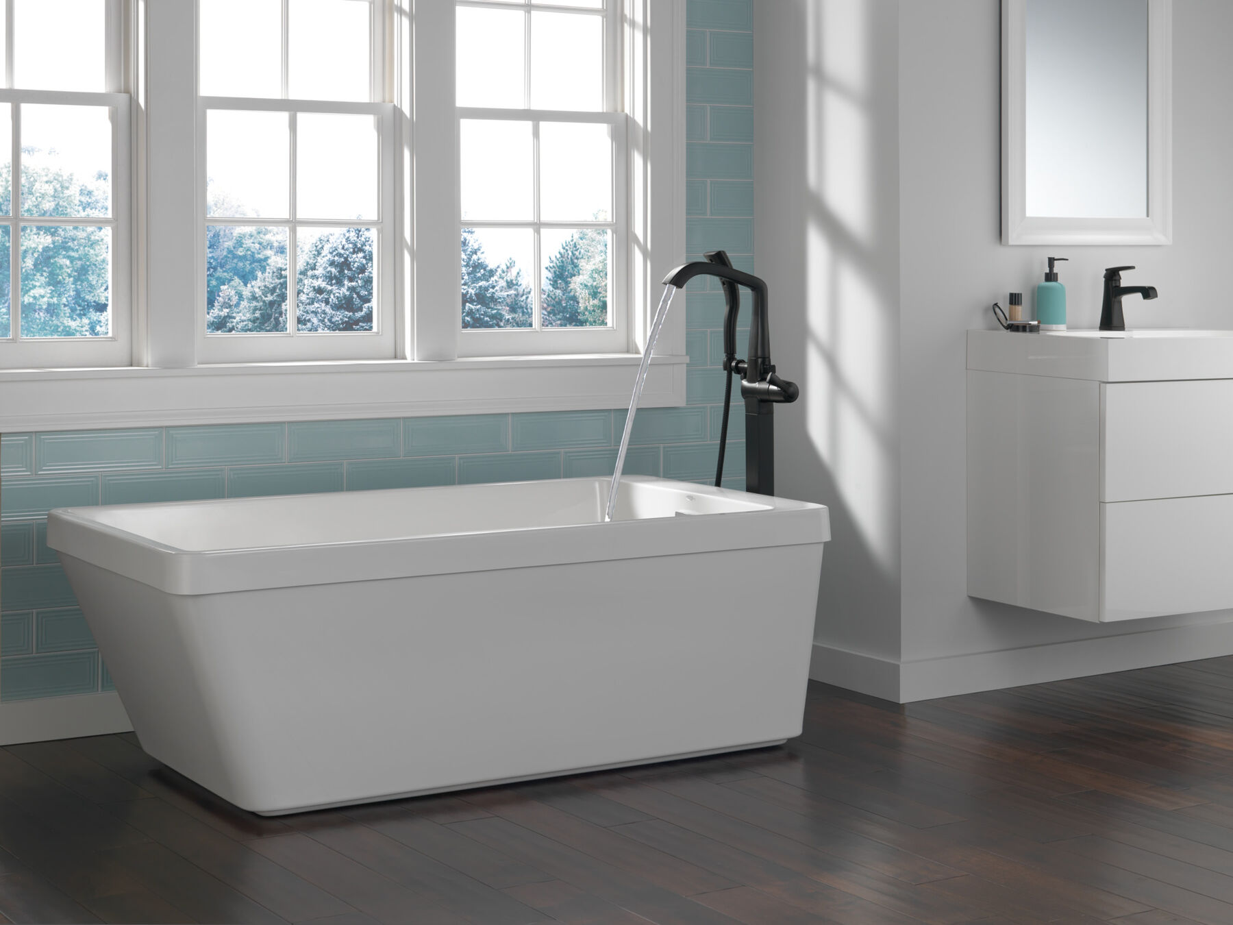 Floor Mount Tub Filler Trim w/ HS 1L (Recertified), image 1