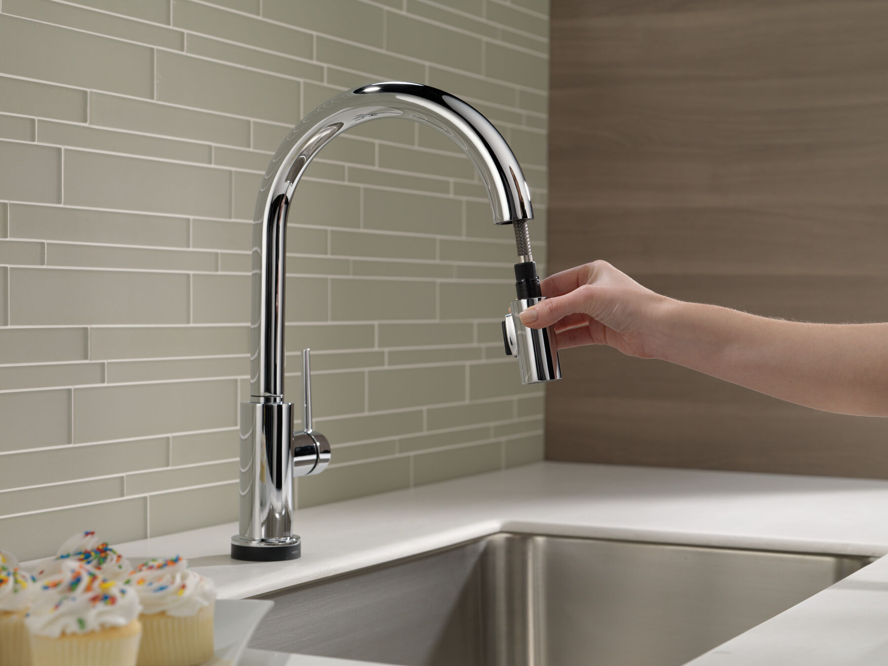 Single Handle Pull-Down Kitchen Faucet with Touch<sub>2</sub>O® Technology, image 10