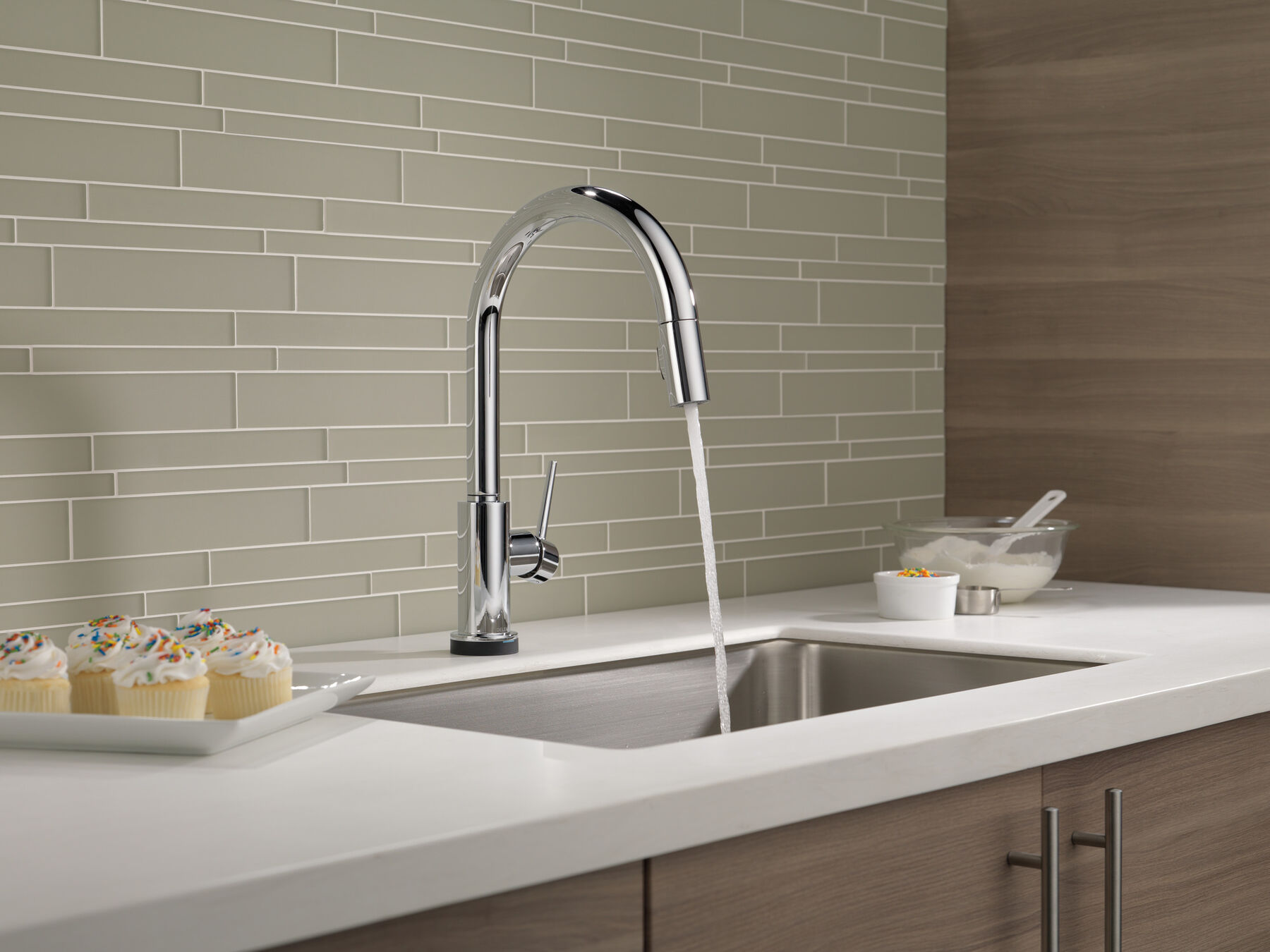 Single Handle Pull-Down Kitchen Faucet with Touch<sub>2</sub>O® Technology, image 14