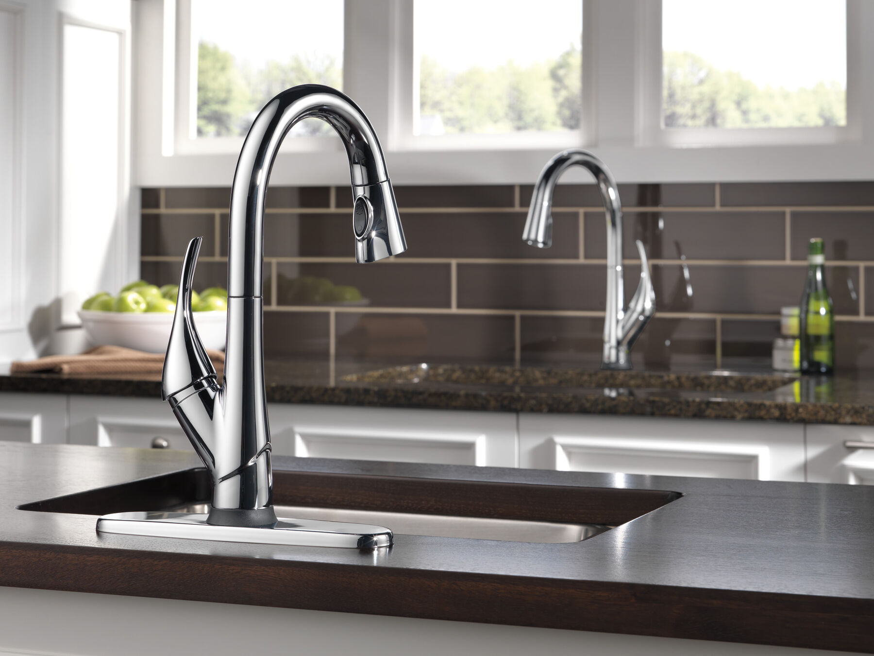 Single Handle Pull-Down Kitchen Faucet with ShieldSpray® Technology, image 3