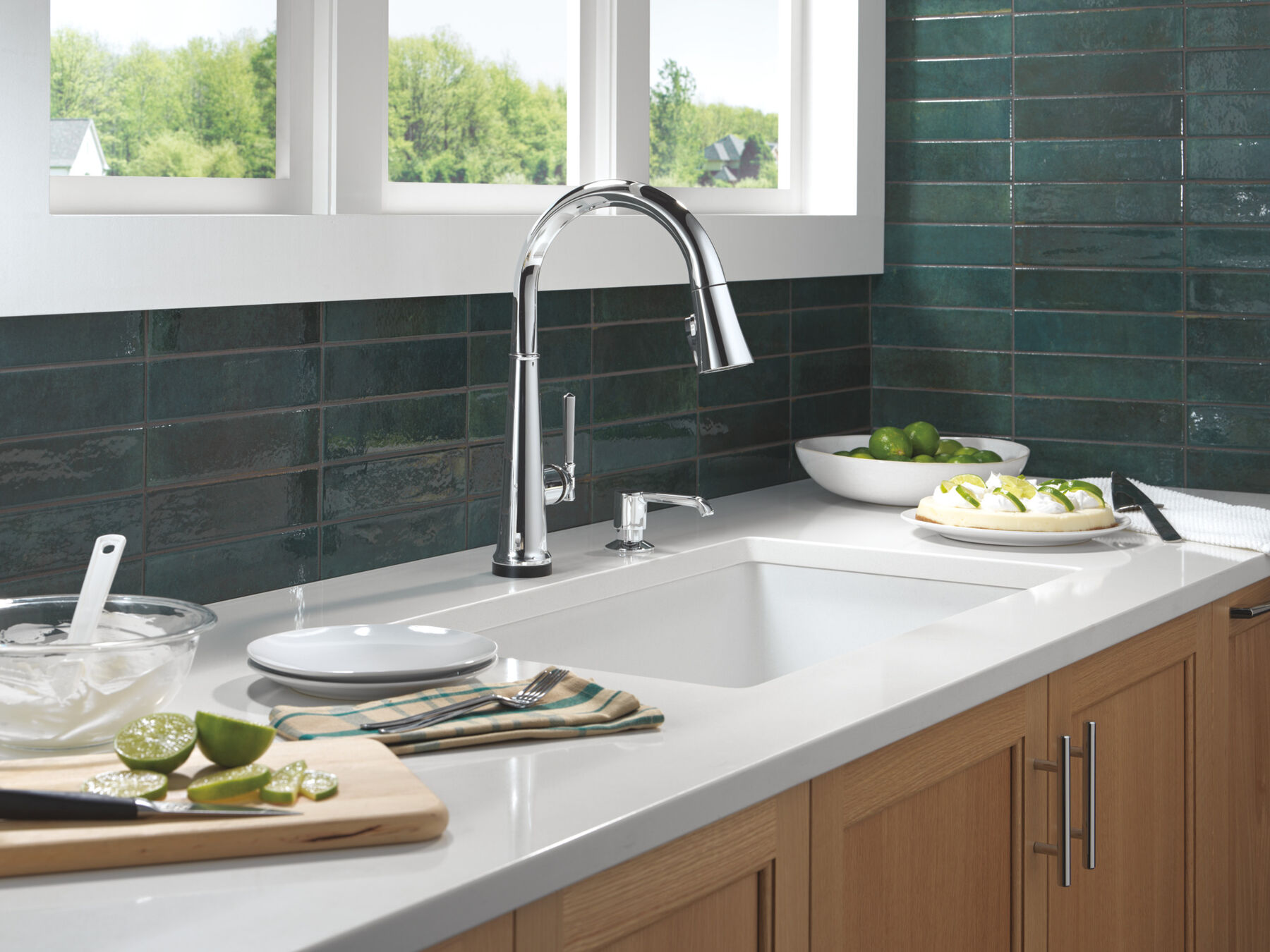 Touch<sub>2</sub>O® Technology Kitchen Faucet with Touchless Technology, image 10