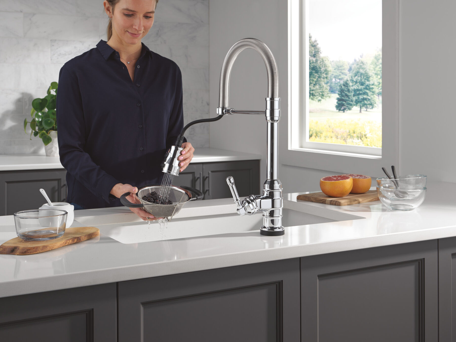 Touch<sub>2</sub>O® Technology Kitchen Faucet with Touchless Technology, image 2