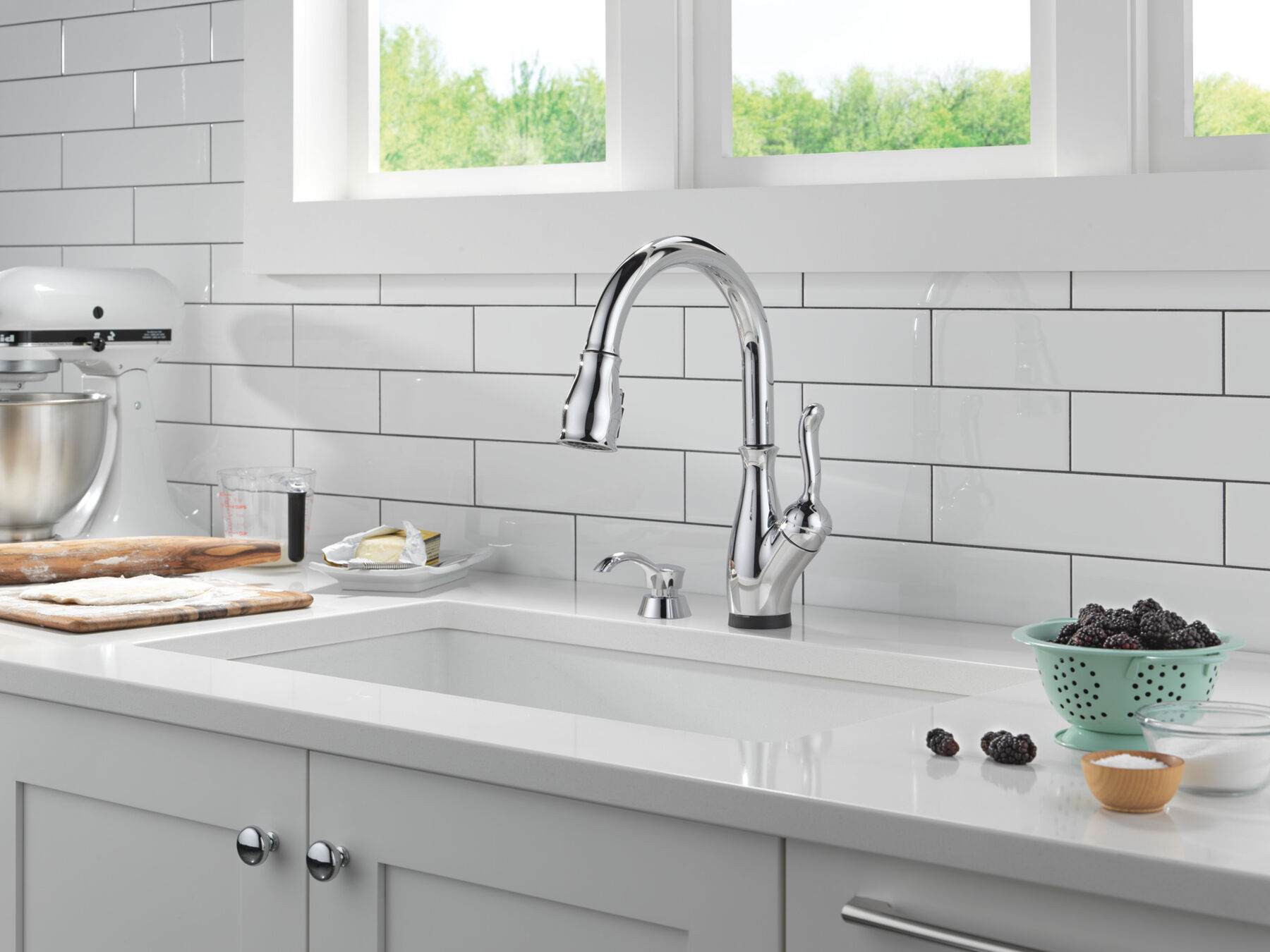 Touch2O® with Touchless™ Pull-Down Kitchen 1L with Soap Disp Bundle, image 14