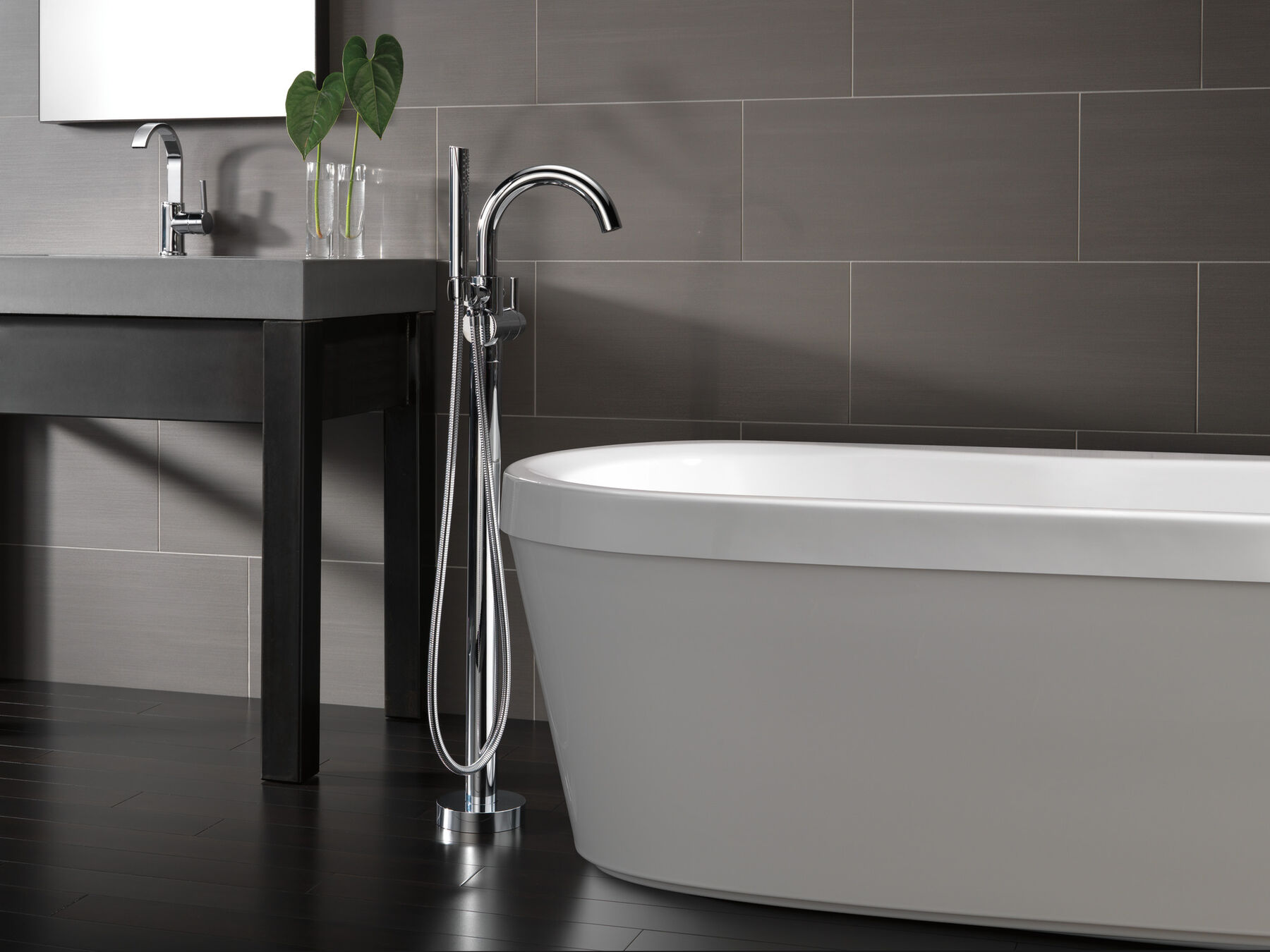 Freestanding Tub with Integrated Waste and Overflow, image 2