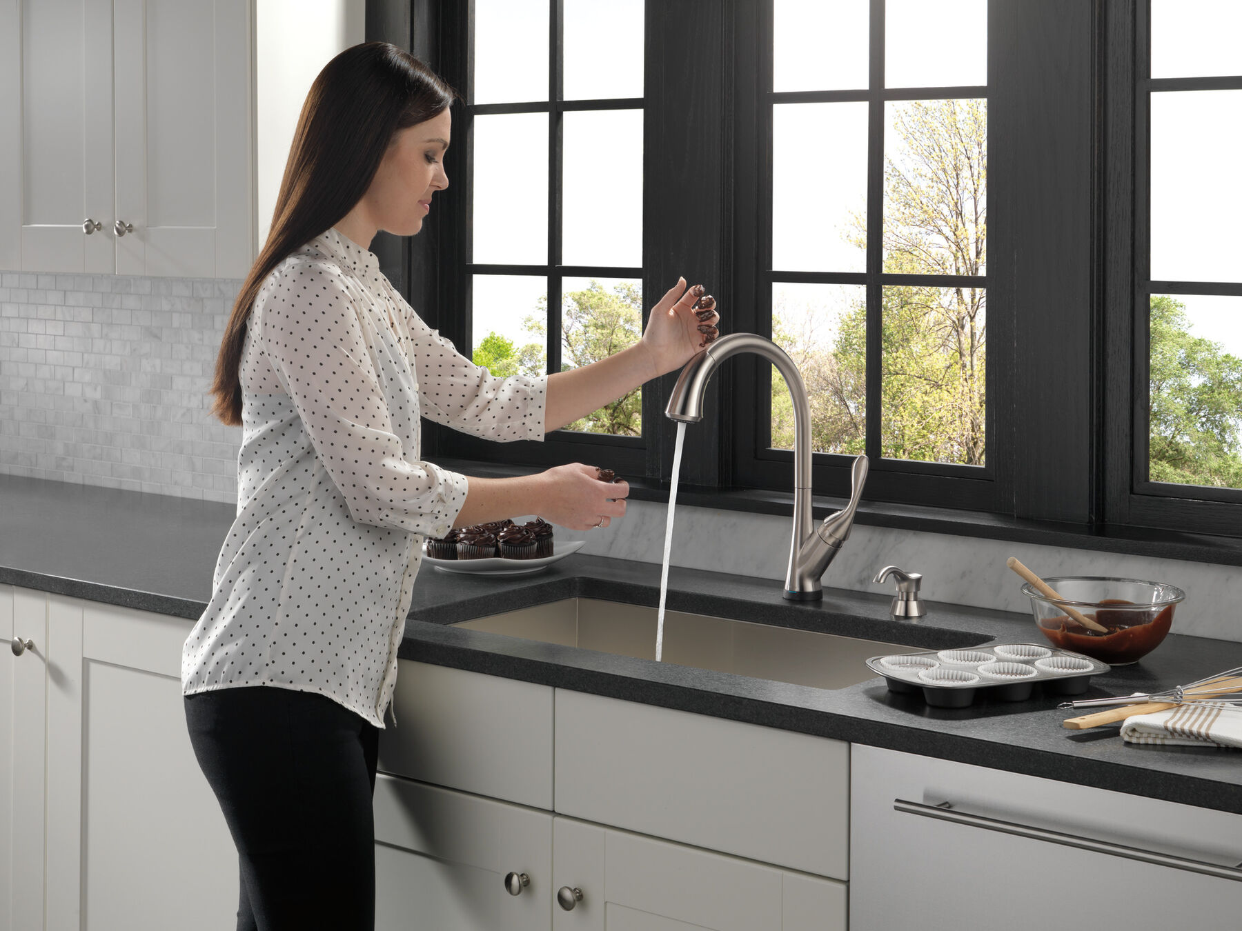 Single Handle Pull-Down Kitchen Faucet with Touch2O® and ShieldSpray® Technologies, image 4