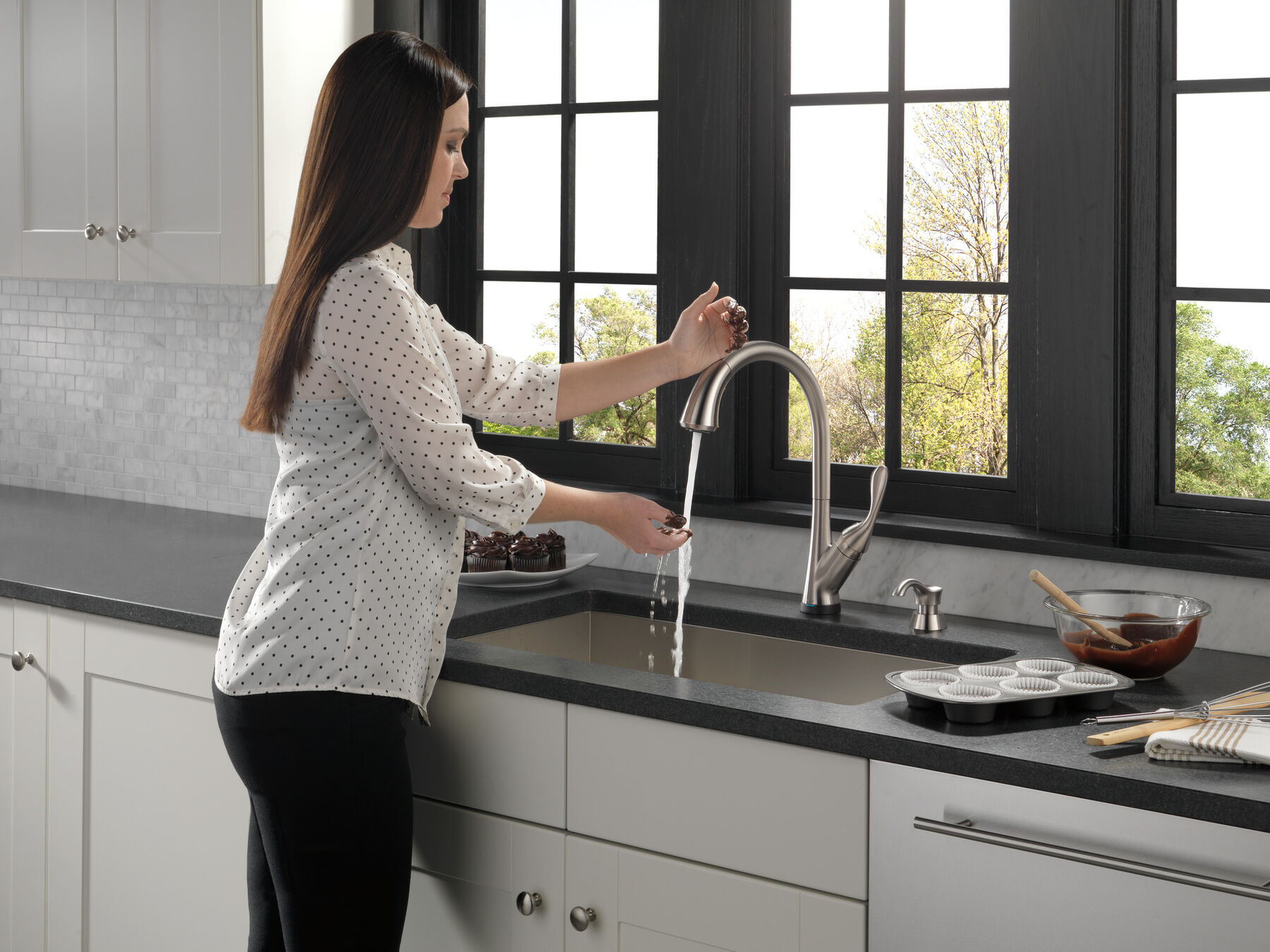 Single Handle Pull-Down Kitchen Faucet with Touch2O® and ShieldSpray® Technologies, image 6