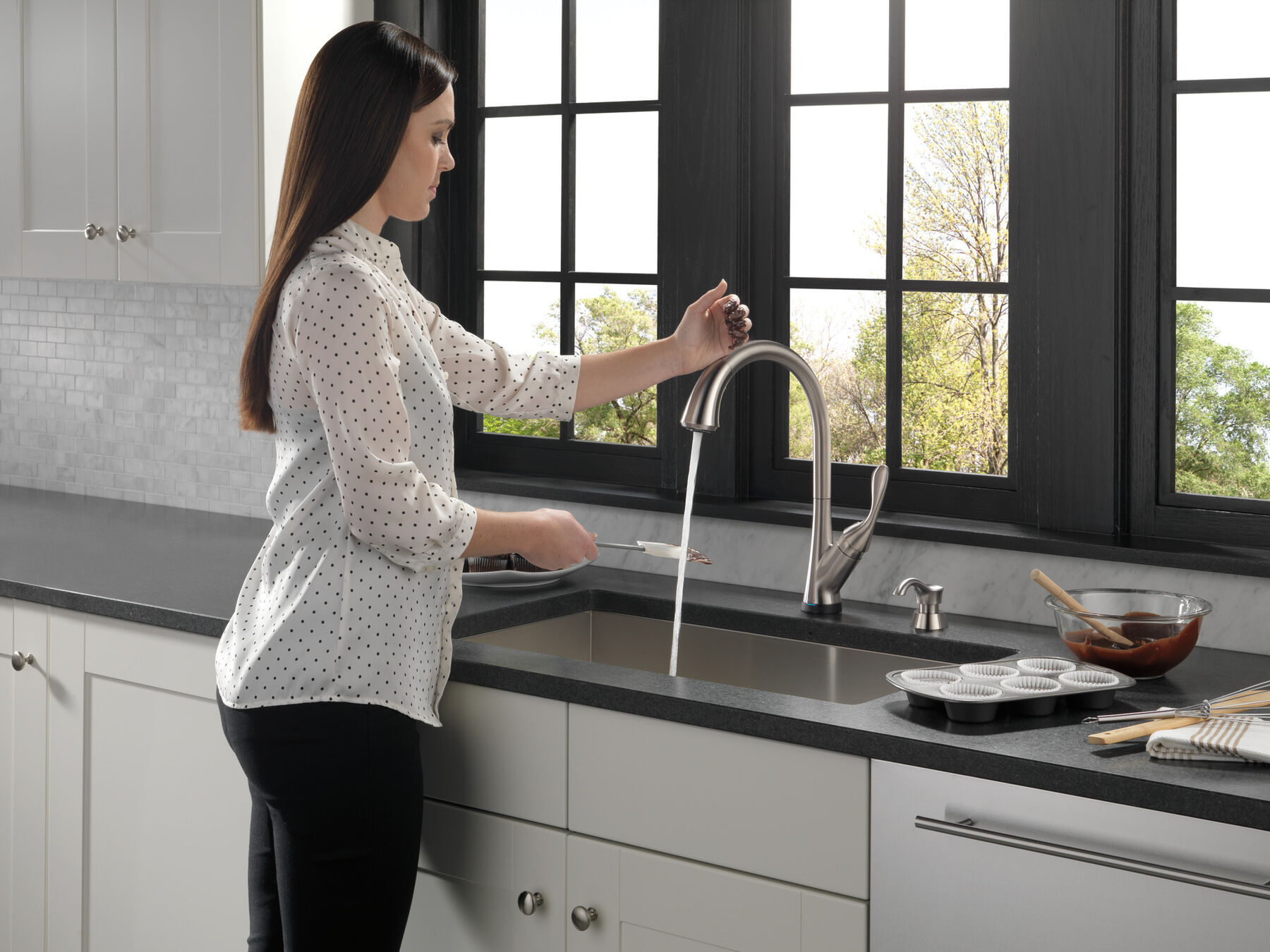 Single Handle Pull-Down Kitchen Faucet with Touch2O® and ShieldSpray® Technologies, image 7