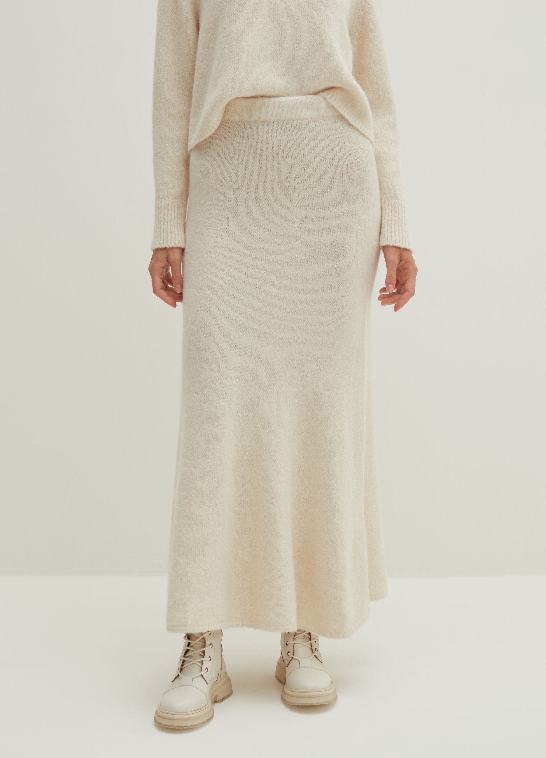 Long full skirt in alpaca and wool Soft White