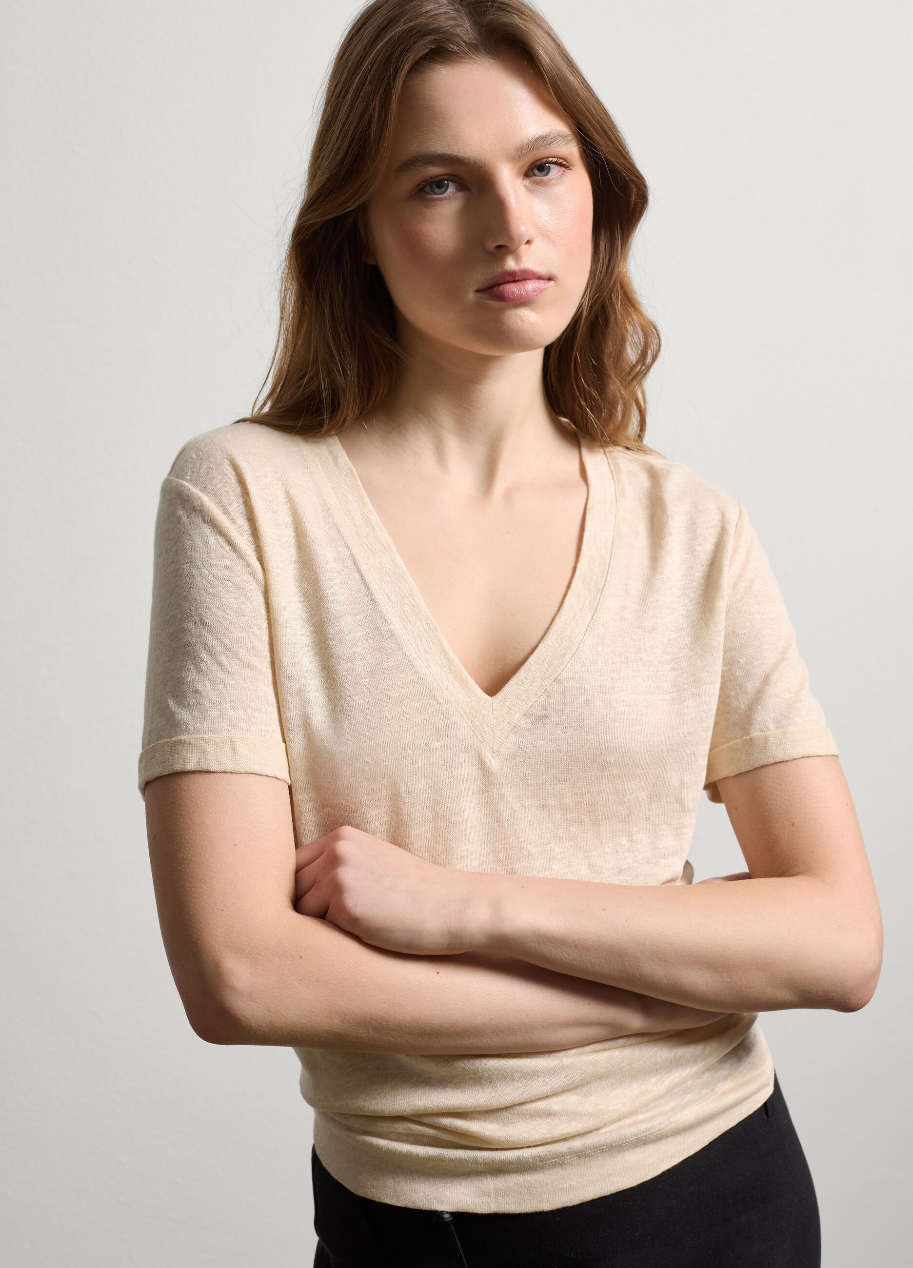 Linen T-shirt with V neck Light Beige Linen T-shirt with V neck Light Beige