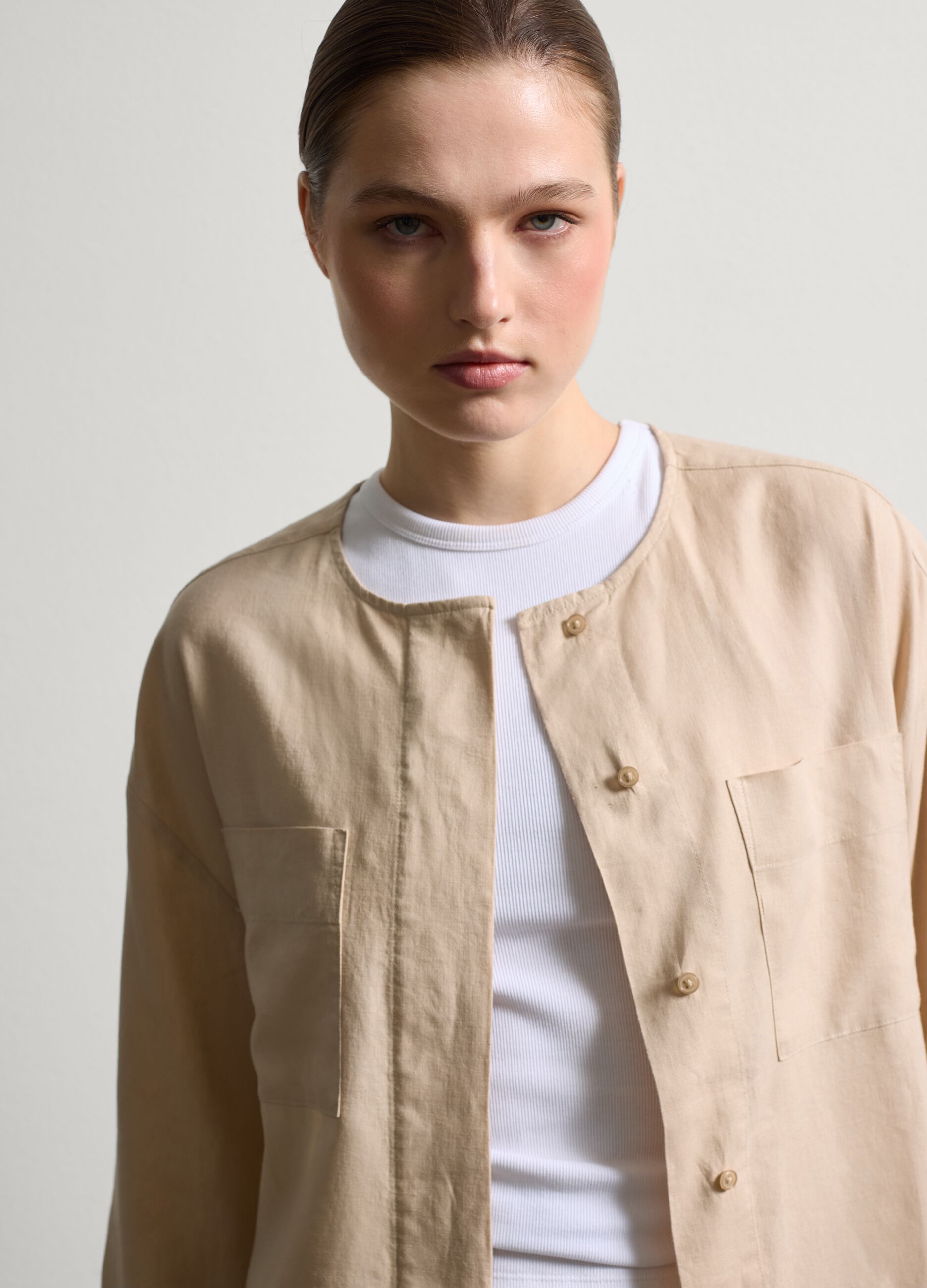 Hemd aus Leinen mit Tasche Hellbeige Hemd aus Leinen mit Tasche Hellbeige