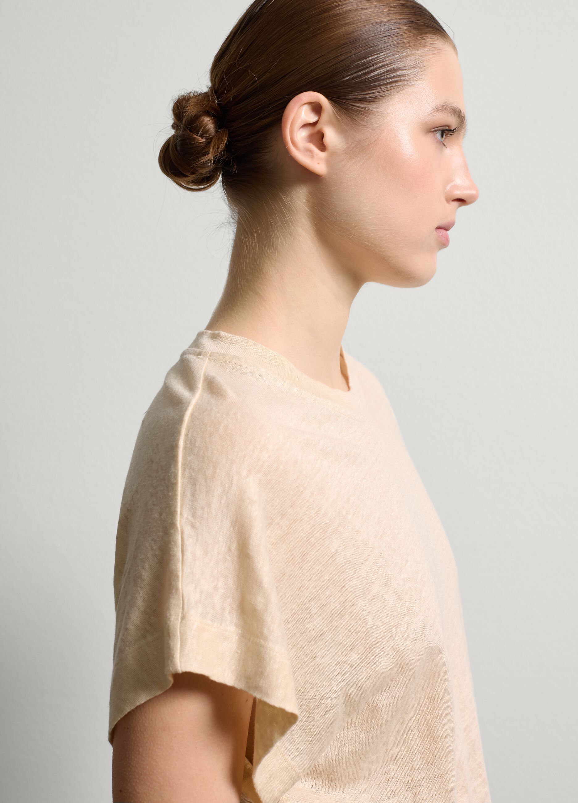 Linen T-shirt with round neck Light Beige Linen T-shirt with round neck Light Beige