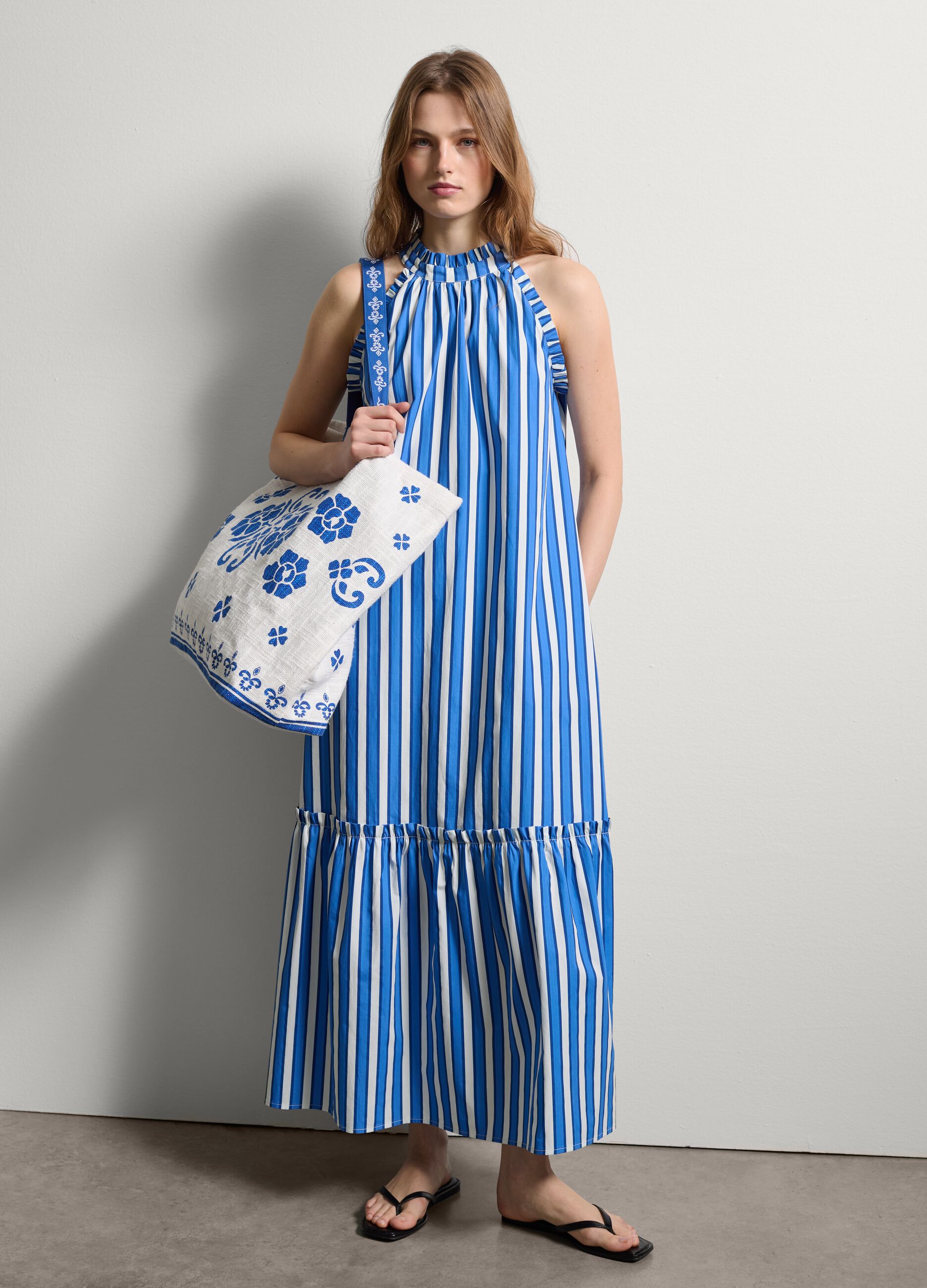 Langes Kleid mit Volant Weiß/Blau