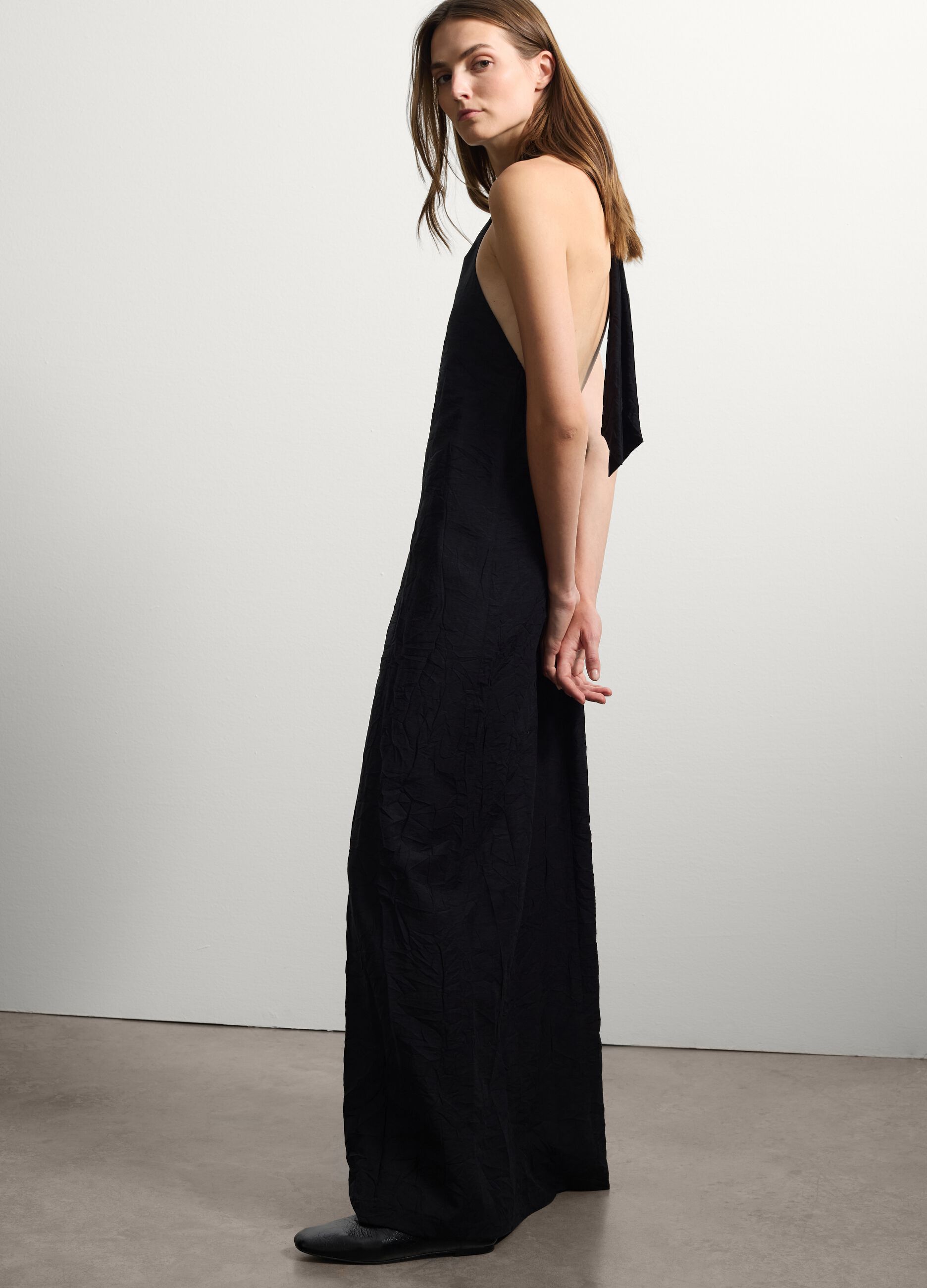 Schwarzes langes Kleid mit Halter-Ausschnitt Gunmetal