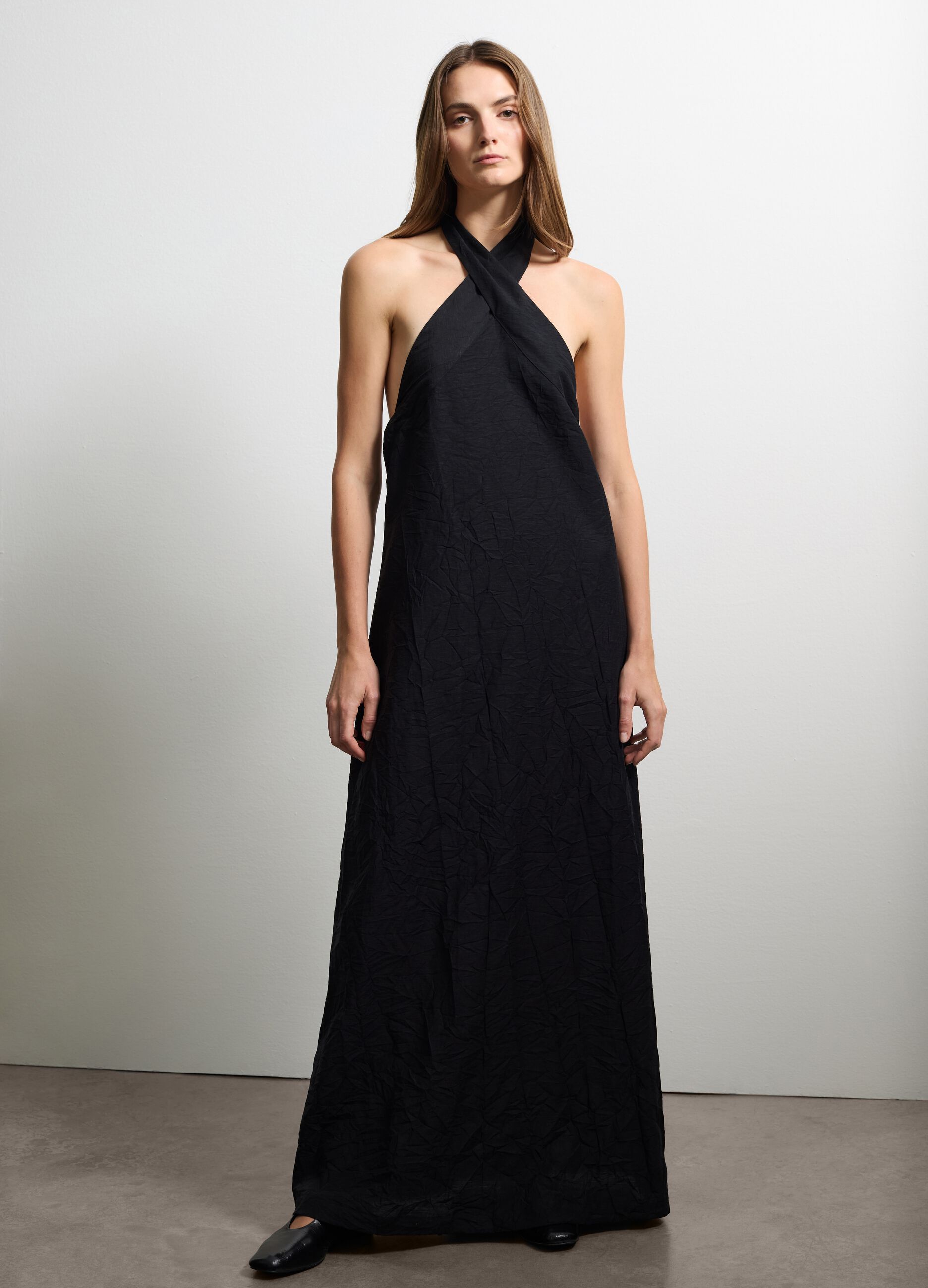Schwarzes langes Kleid mit Halter-Ausschnitt Gunmetal
