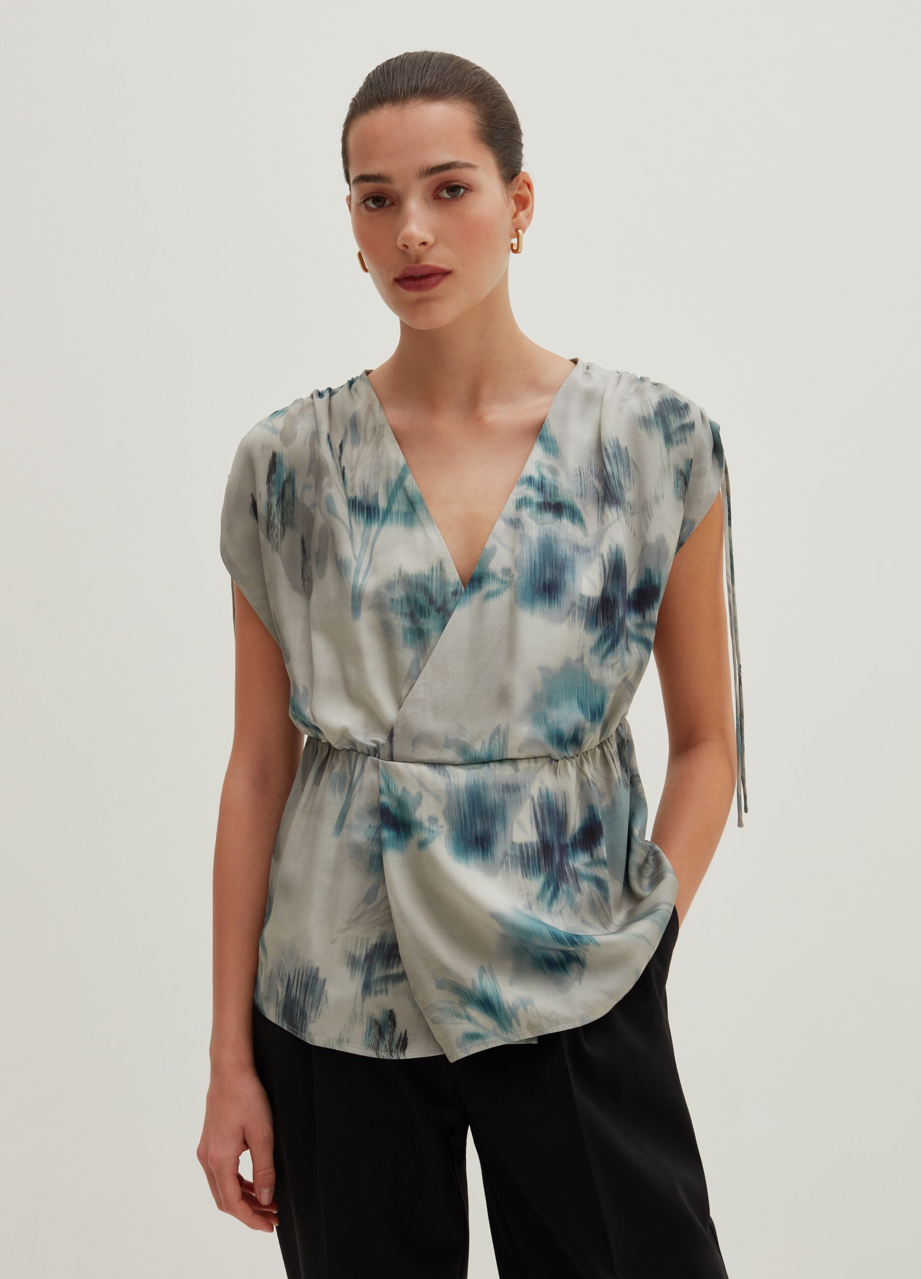 Blusa smanicata con coulisse fantasia Azzurro/Grigio