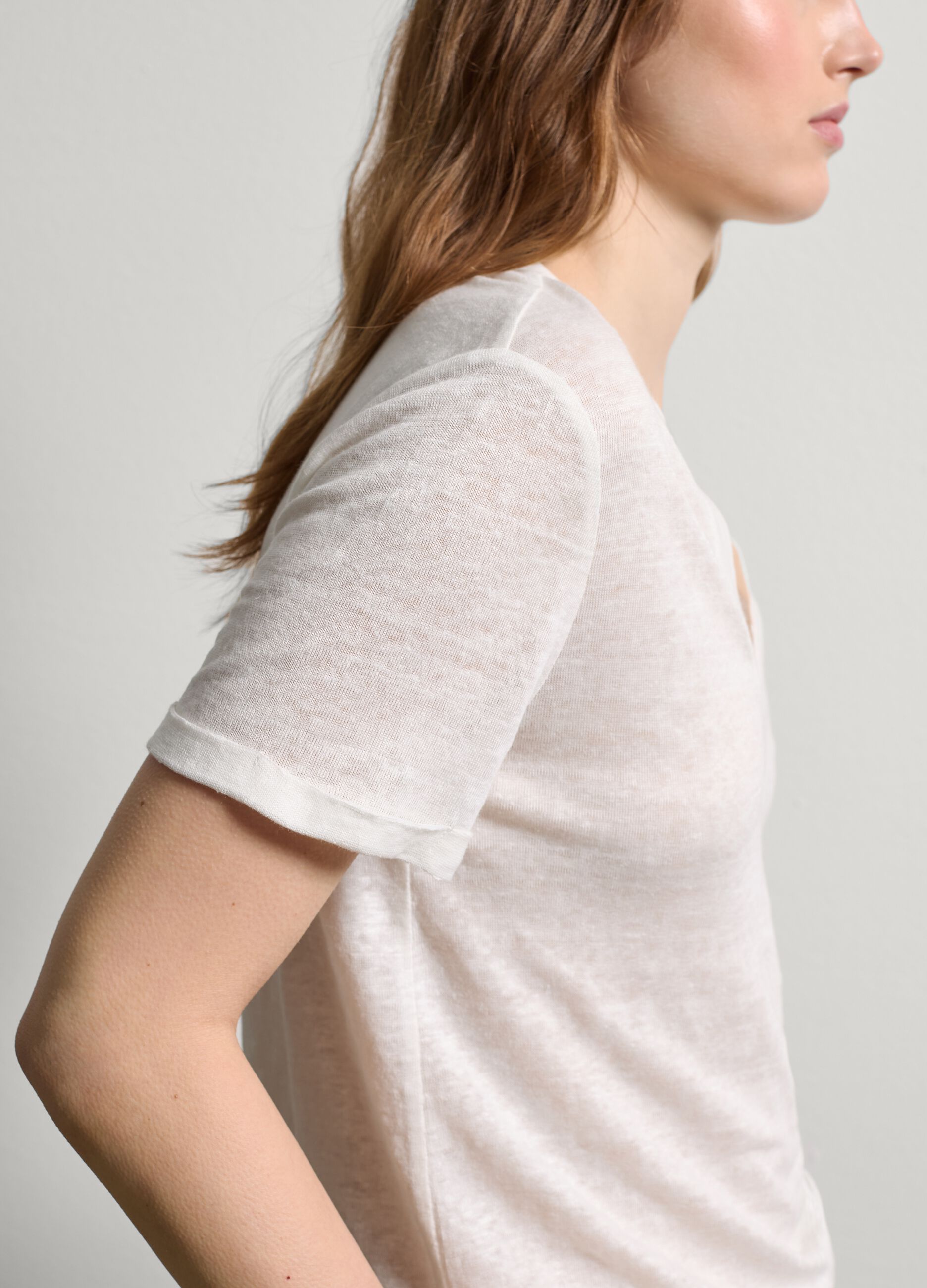 Linen T-shirt with V neck Optical White Linen T-shirt with V neck Optical White