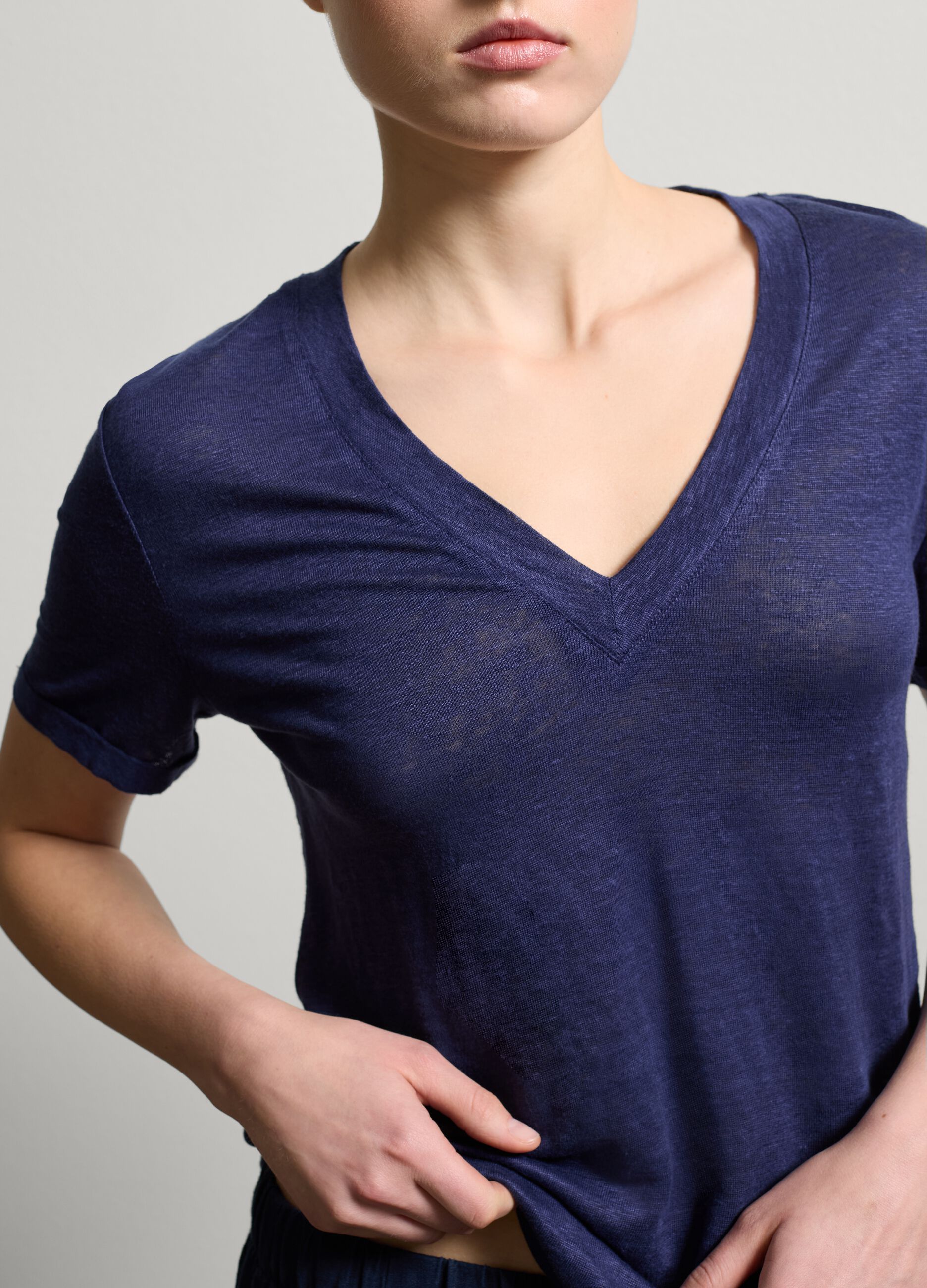 Linen T-shirt with V neck Navy Blue Linen T-shirt with V neck Navy Blue