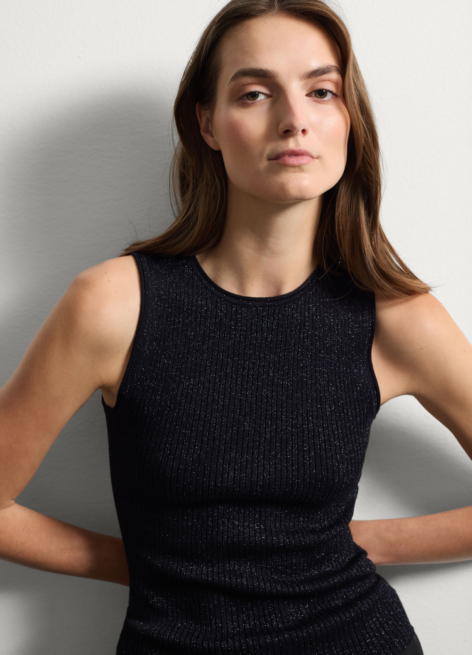 Schwarzes Tanktop mit Lurex Gunmetal Schwarzes Tanktop mit Lurex Gunmetal