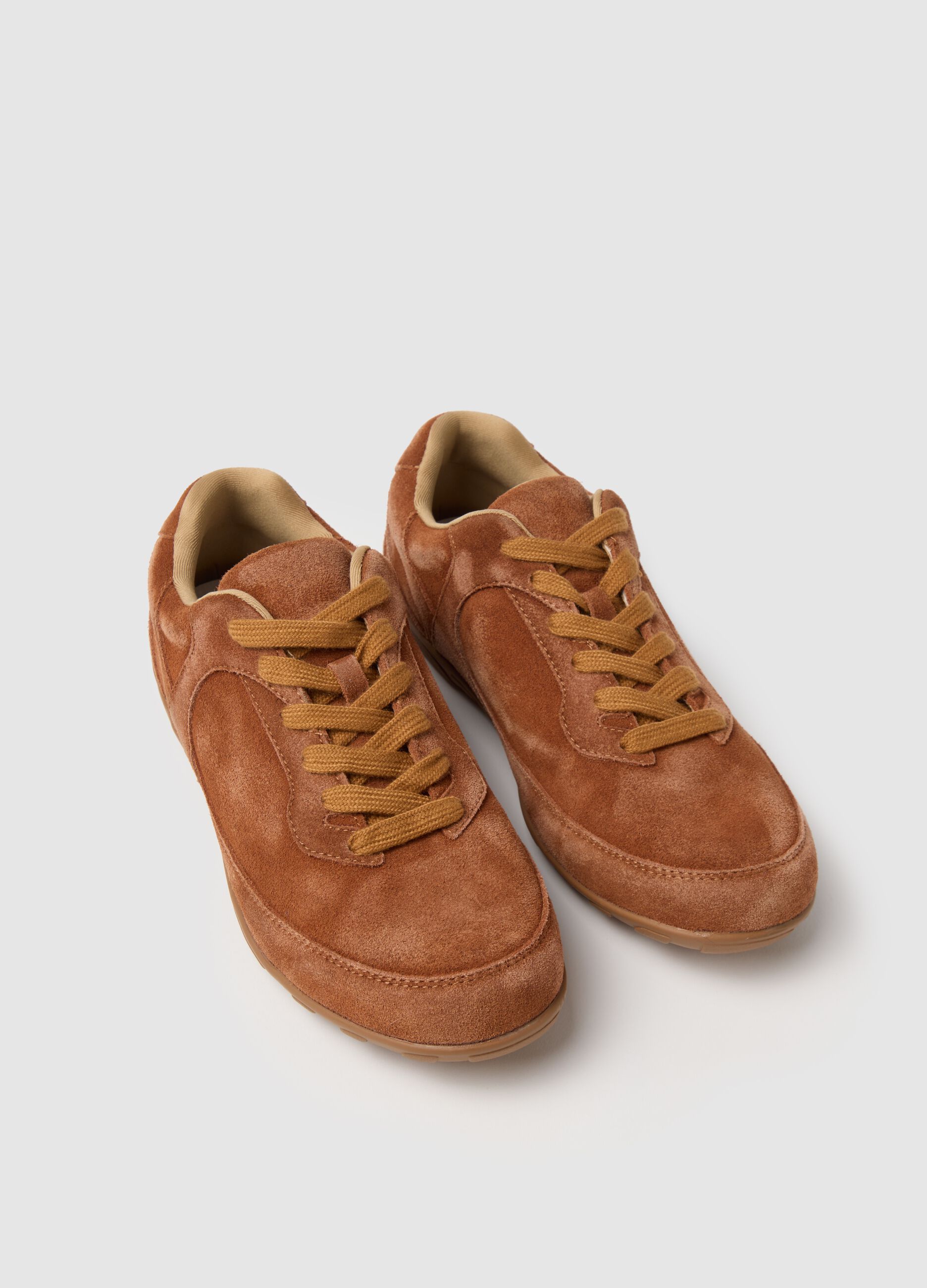 Retro-Sneaker aus Wildleder Lederbraun Retro-Sneaker aus Wildleder Lederbraun