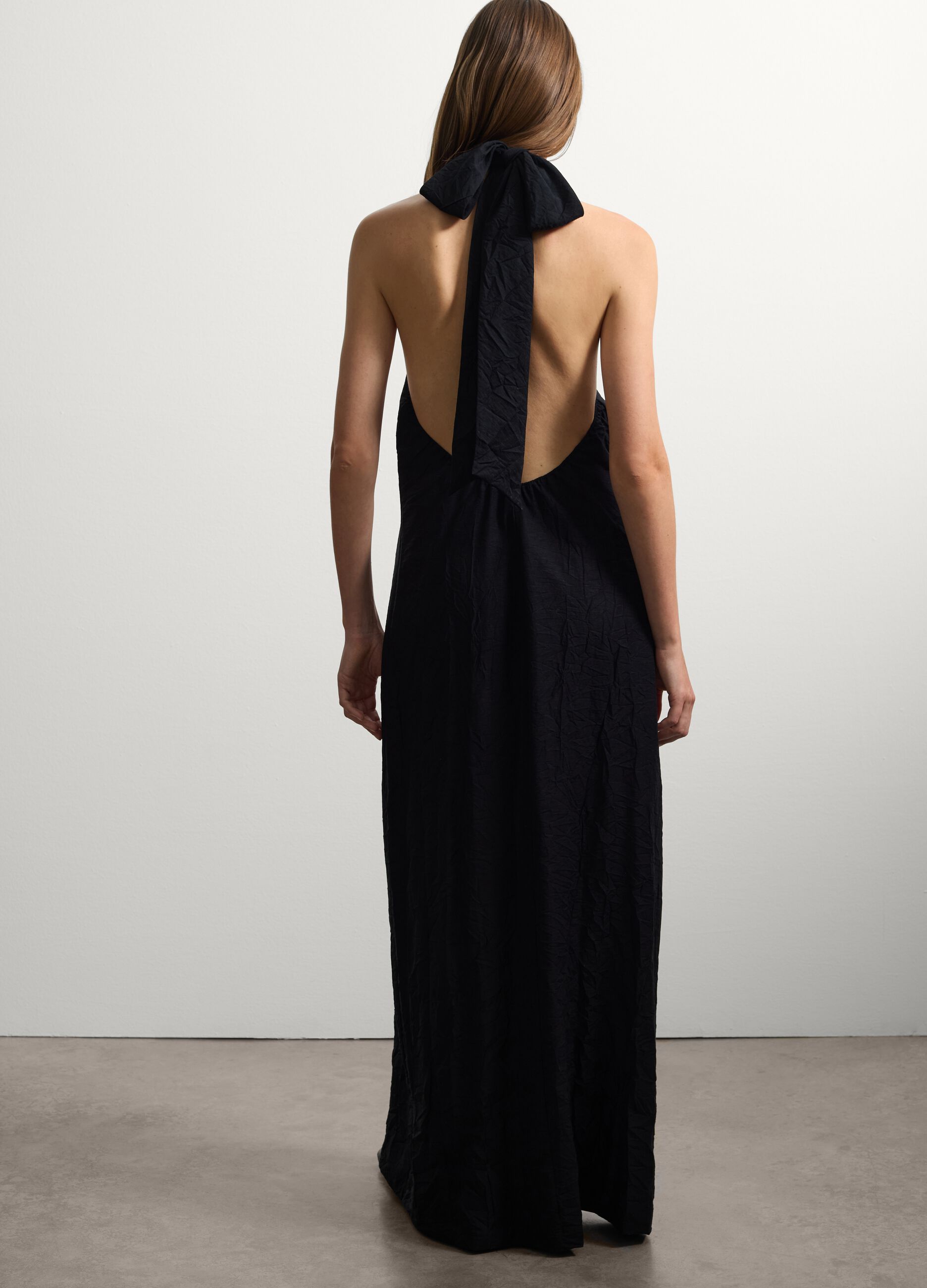 Schwarzes langes Kleid mit Halter-Ausschnitt Gunmetal