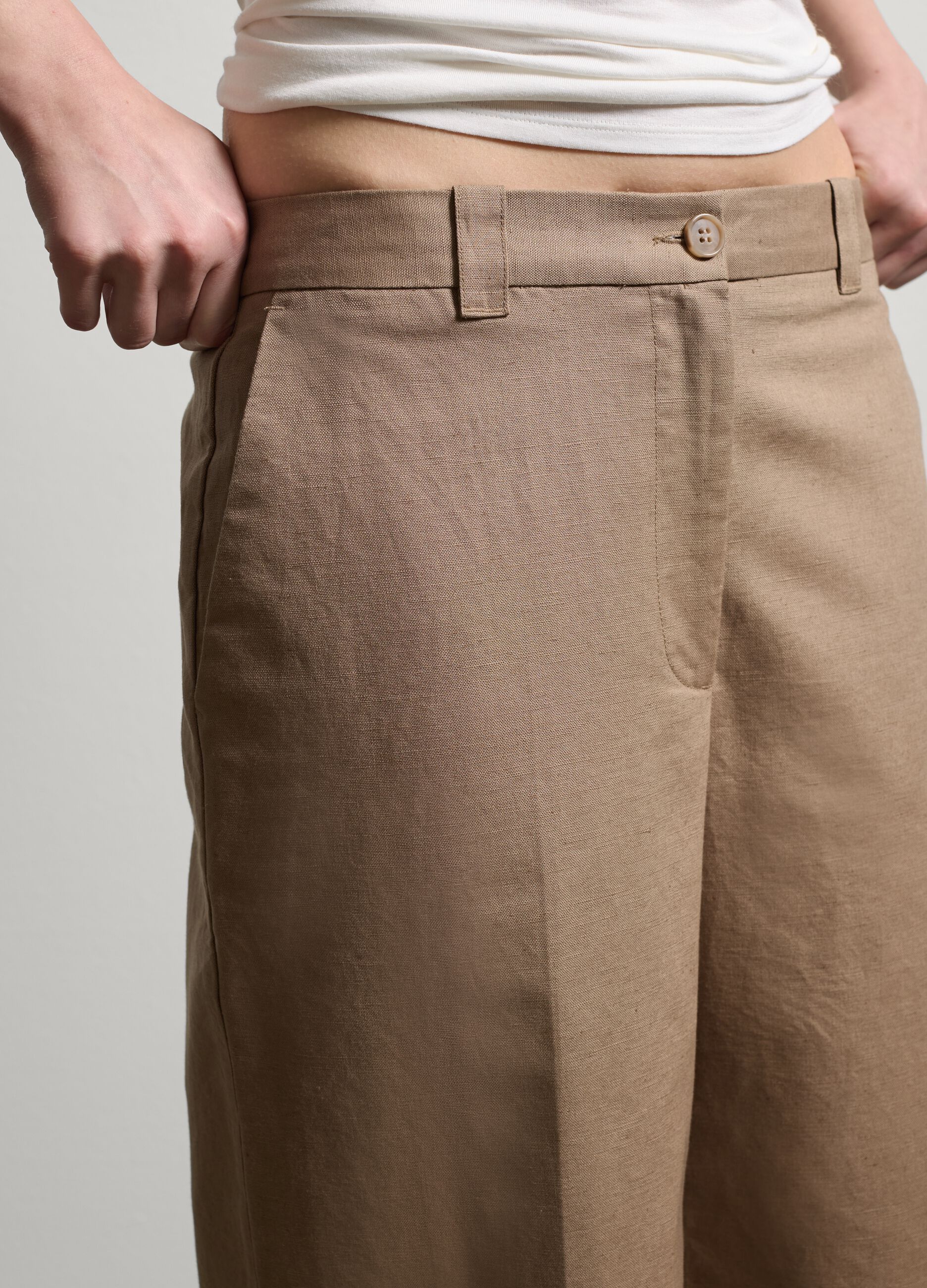 Gerade geschnittene Hose aus Leinen und Baumwolle Beige Gerade geschnittene Hose aus Leinen und Baumwolle Beige