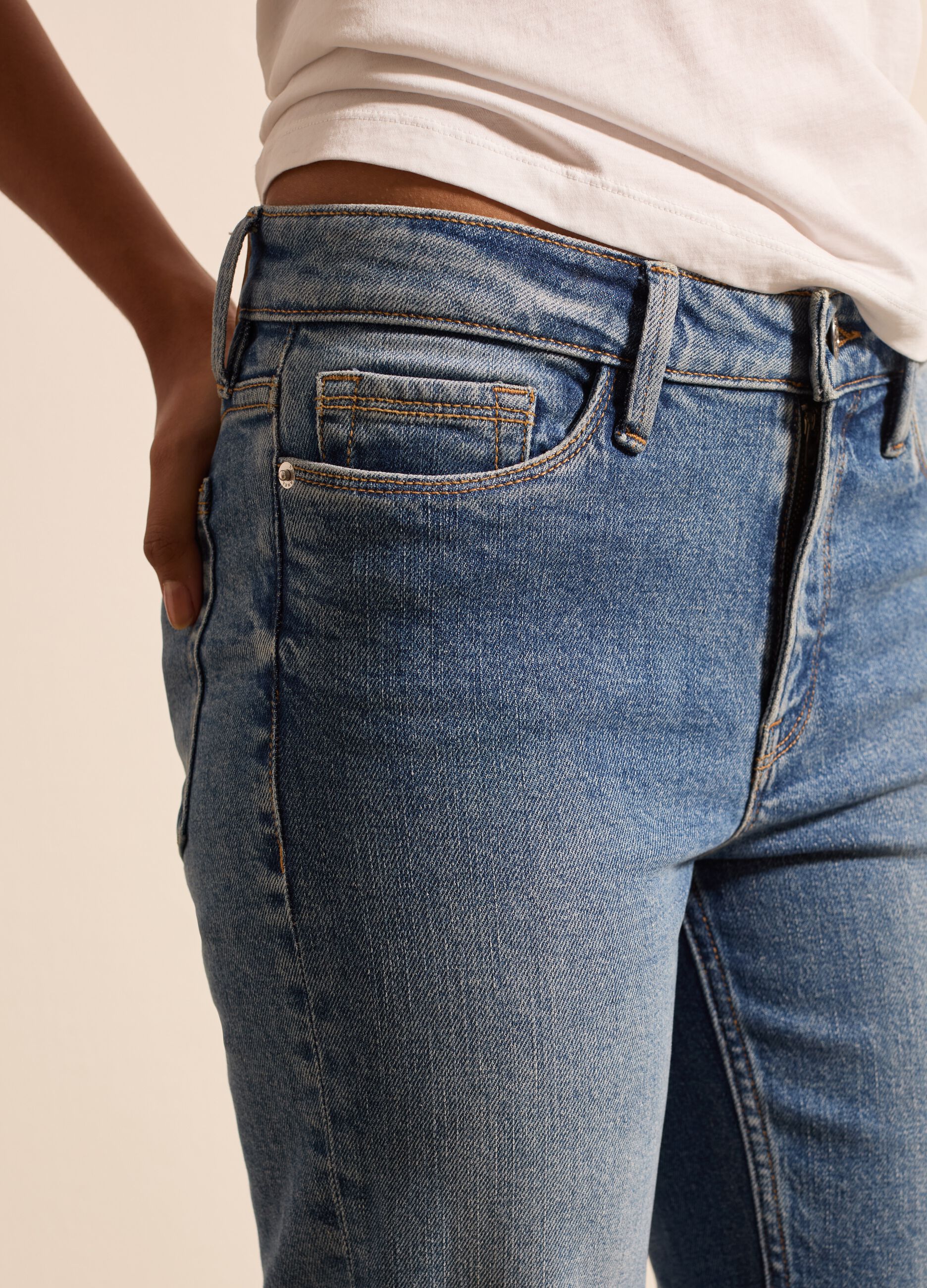 Jeans straight fit cinque tasche Lavaggio medio Jeans straight fit cinque tasche Lavaggio medio