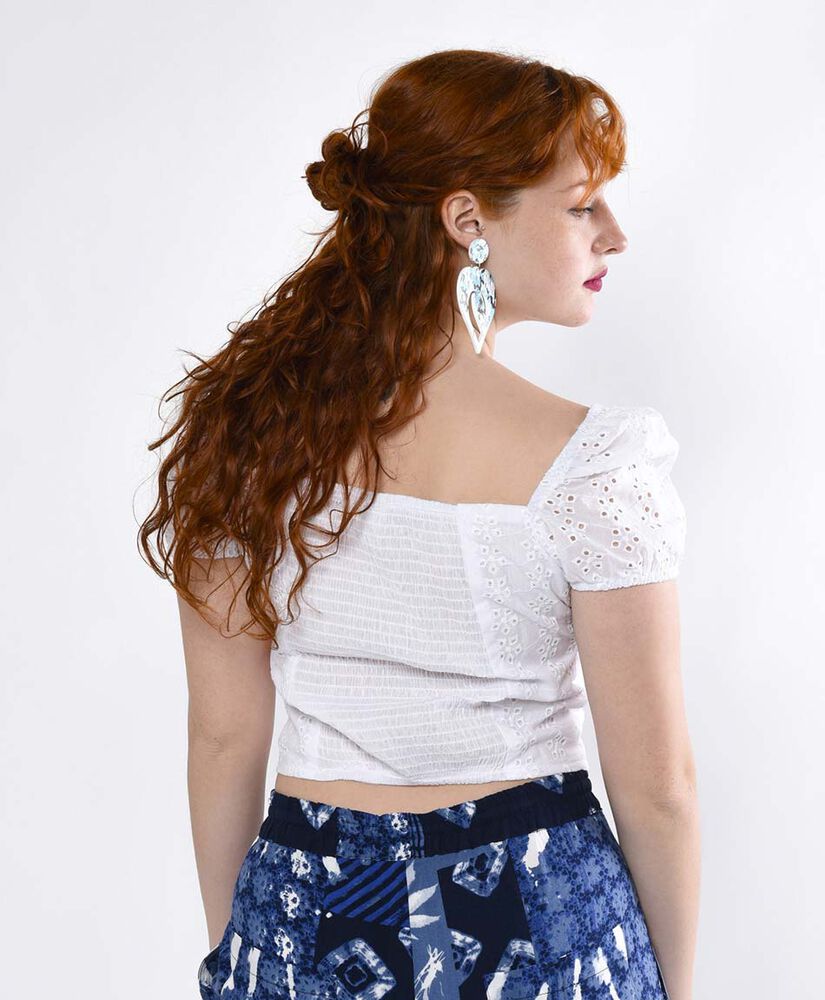 Blusa crop ajustada manga corta