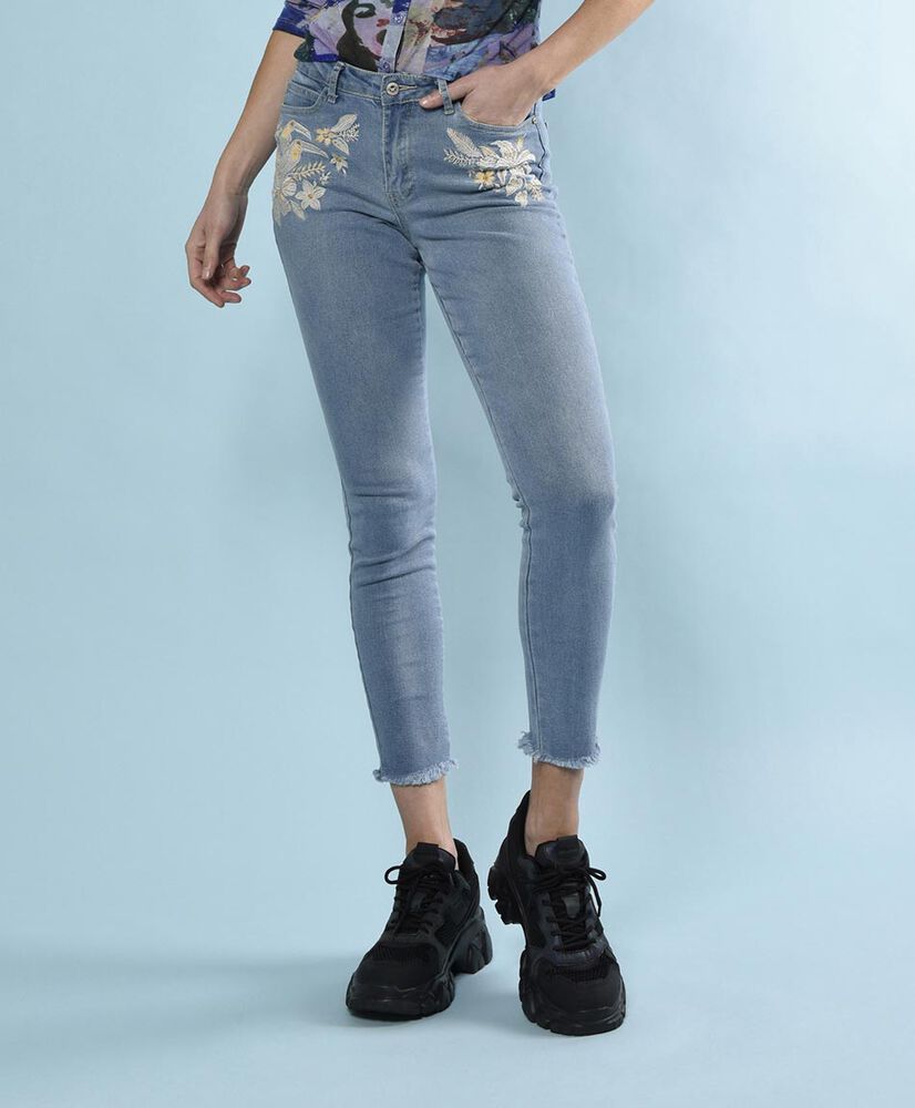 Jeans tiro medio skinny fit