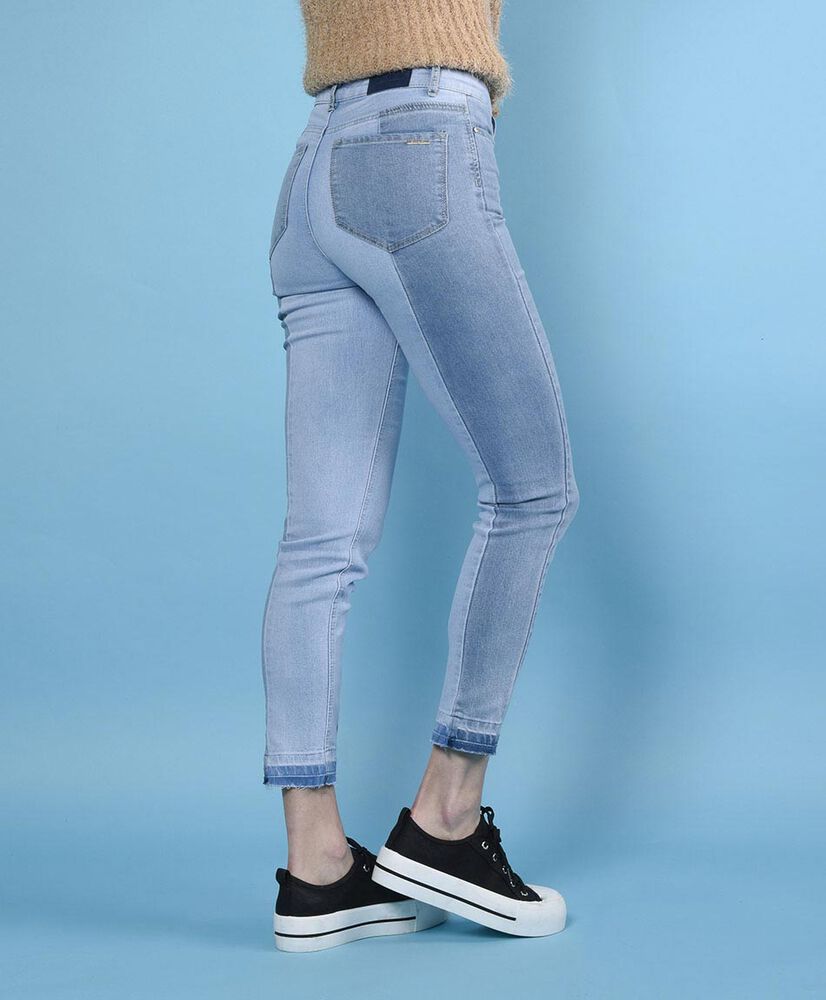 Jeans tiro alto skinny fit