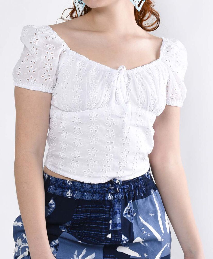 Blusa crop ajustada manga corta