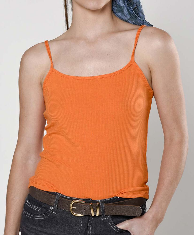 Polera ajustada sin mangas escote cuadrado Polera ajustada sin mangas escote cuadrado