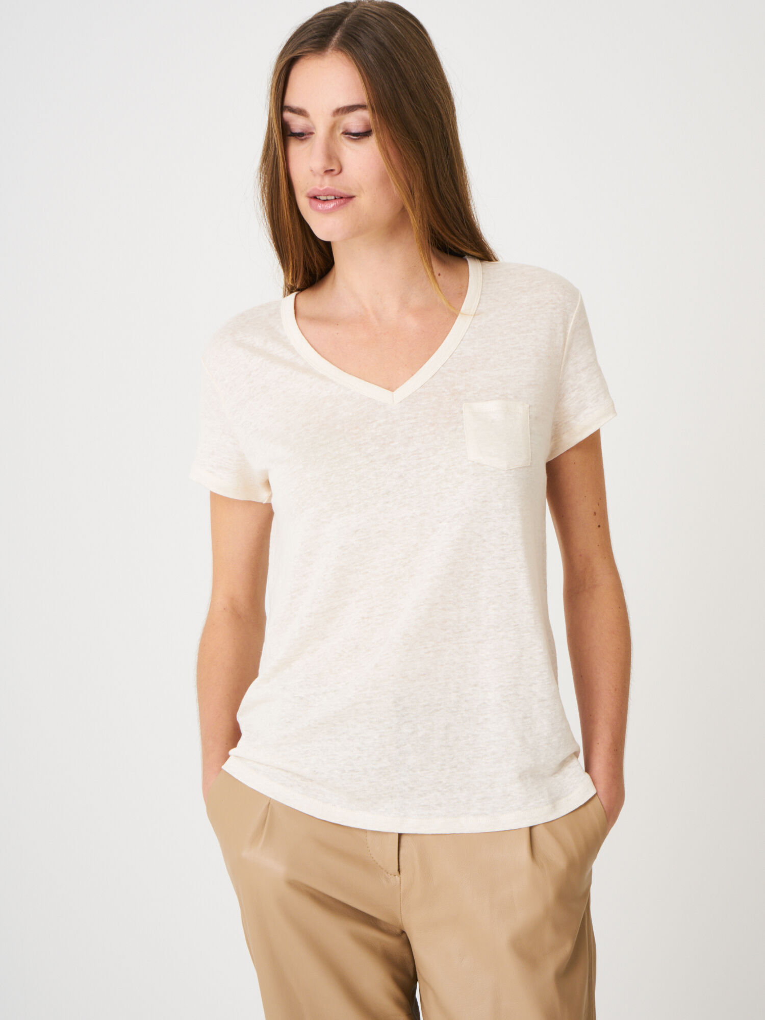 Basic puur linnen V-hals T-shirt met borstzakje