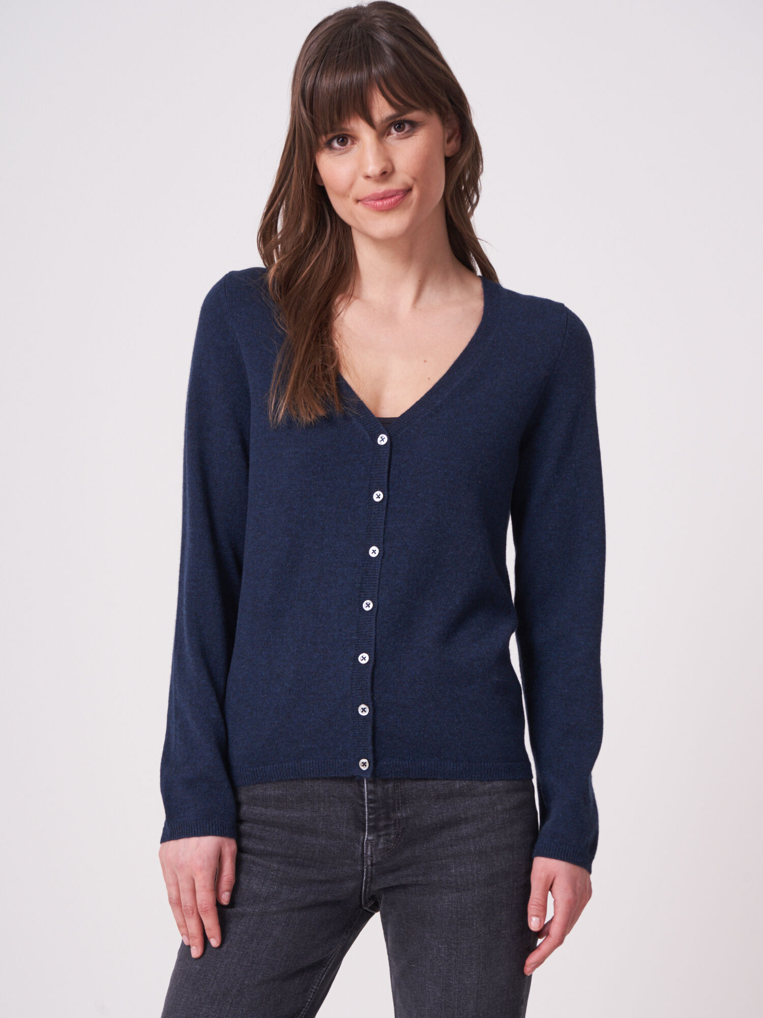 Basic fijngebreid vest met V-hals van biologisch cashmere