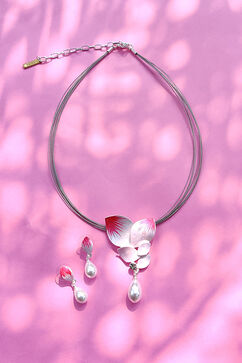 Pink Metal Brass Necklace Set image number 0