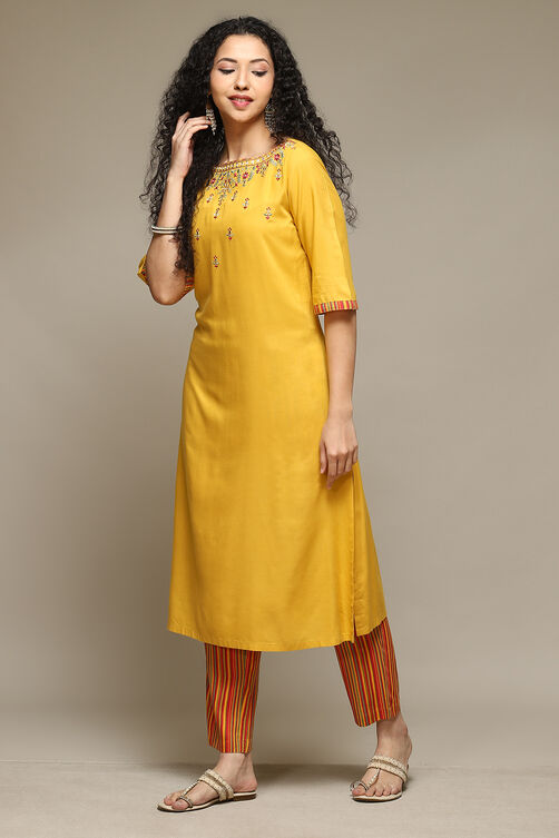 Mustard Rayon Straight Kurta Pant 2 Piece Set image number 3